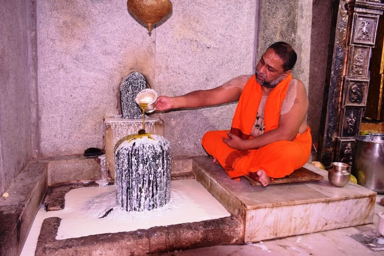 <p>ಆಂಧ್ರಪ್ರದೇಶದ ಕರ್ನೂಲ್ ಜಿಲ್ಲೆಯಲ್ಲಿರುವ ಶ್ರೀಕ್ಷೇತ್ರ ಮಂತ್ರಾಲಯ</p> <p>ಆಂಧ್ರಪ್ರದೇಶದ ಕರ್ನೂಲ್ ಜಿಲ್ಲೆಯಲ್ಲಿರುವ ಶ್ರೀಕ್ಷೇತ್ರ ಮಂತ್ರಾಲಯ</p>