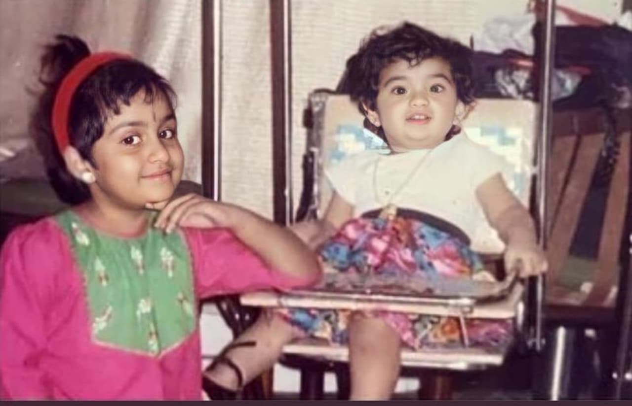 <p>அக்கா ரேவதி பிறந்தநாளுக்கு வாழ்த்துக்களை கூறி, இந்த புகைப்படங்களை கீர்த்தி சுரேஷ் வெளியிட்டுள்ளார்.</p> <p>அக்கா ரேவதி பிறந்தநாளுக்கு வாழ்த்துக்களை கூறி, இந்த புகைப்படங்களை கீர்த்தி சுரேஷ் வெளியிட்டுள்ளார்.</p>