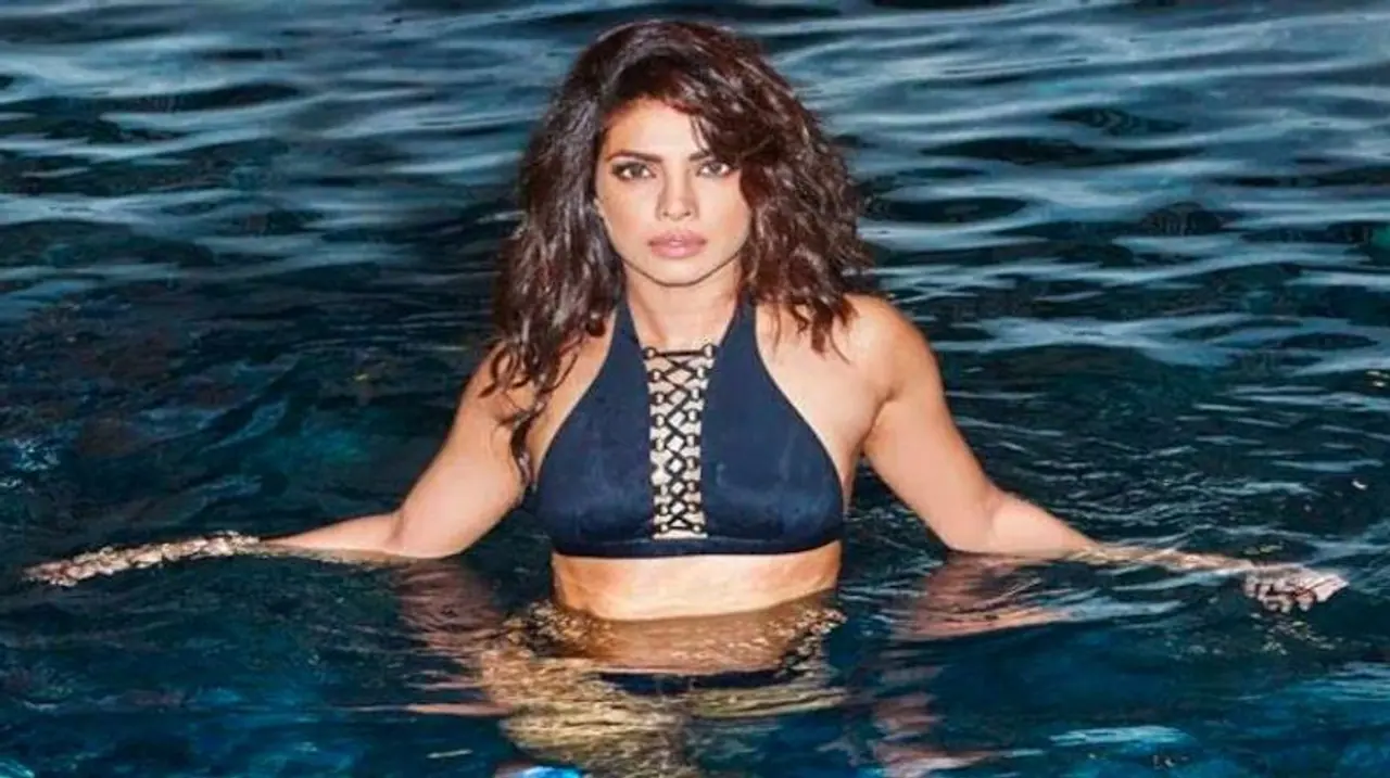 <p>ఆమె ఇండియాలోనే అత్యంత పారితోషికం తీసుకునే నటిలలో ఒకరు. నేటి యుగంలో ప్రియాంక చోప్రా విలాసవంతమైన జీవితం గురించి తెలిస్తే మీరు ఆశ్చర్యపోతారు. ప్రియాంక చోప్రా లైఫ్ స్టయిల్, సంపద, లగ్జరీ కార్స్ గురించి తెలుసుకోండి..<br /> </p> <p>ఆమె ఇండియాలోనే అత్యంత పారితోషికం తీసుకునే నటిలలో ఒకరు. నేటి యుగంలో ప్రియాంక చోప్రా విలాసవంతమైన జీవితం గురించి తెలిస్తే మీరు ఆశ్చర్యపోతారు. ప్రియాంక చోప్రా లైఫ్ స్టయిల్, సంపద, లగ్జరీ కార్స్ గురించి తెలుసుకోండి..<br /> </p>