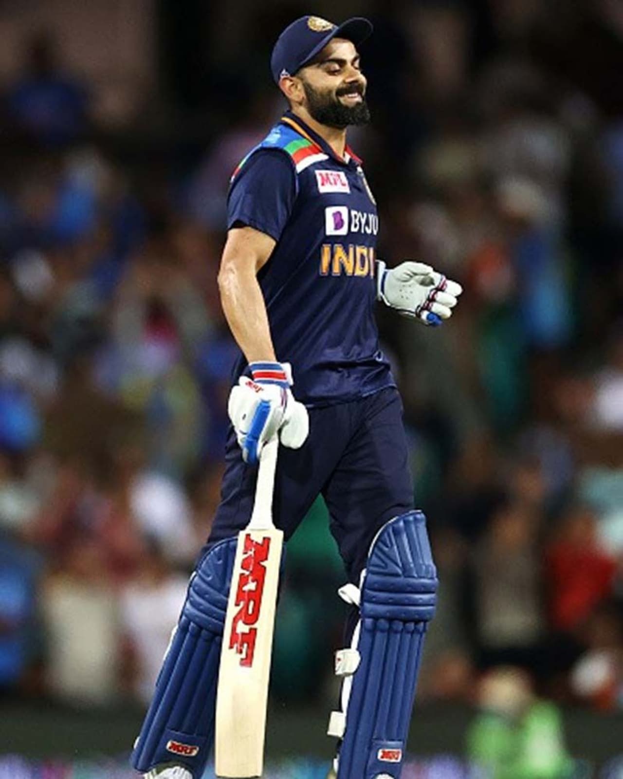 <p>అగ్రెసివ్ కెప్టెన్గా పేరొందిన విరాట్ కోహ్లీ, ఆటగాళ్ల ఫిట్నెస్ విషయంలో కూడా చాలా స్ట్రిక్గా ఉంటాడు. అందుకే తనతో పాటు ఇప్పుడు టీమిండియాలో సగం మందికి పైగా సిక్స్ ప్యాక్ బాడీ వచ్చేసింది...</p> <p>అగ్రెసివ్ కెప్టెన్గా పేరొందిన విరాట్ కోహ్లీ, ఆటగాళ్ల ఫిట్నెస్ విషయంలో కూడా చాలా స్ట్రిక్గా ఉంటాడు. అందుకే తనతో పాటు ఇప్పుడు టీమిండియాలో సగం మందికి పైగా సిక్స్ ప్యాక్ బాడీ వచ్చేసింది...</p>