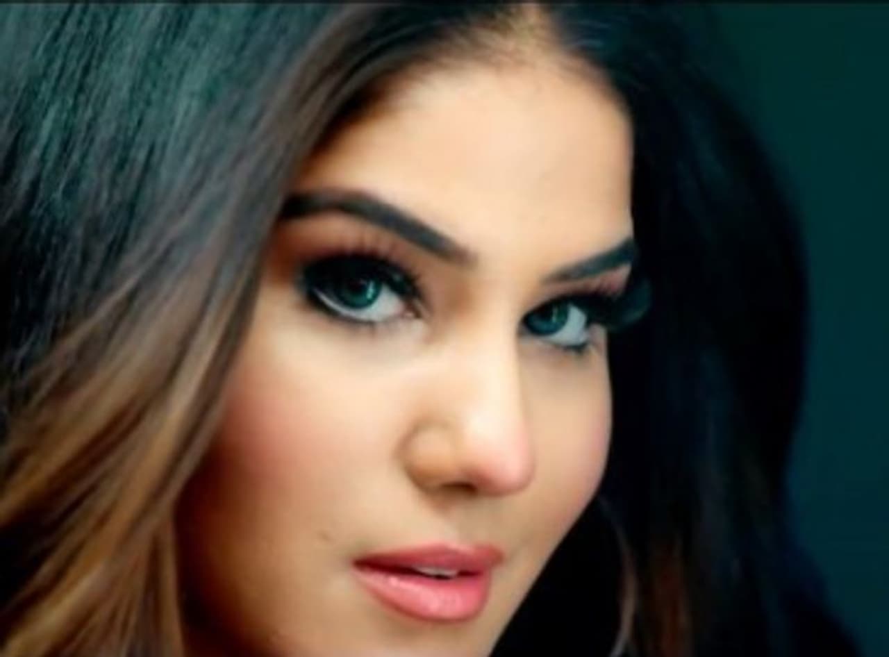 <p>ಸೆಲೆಬ್ರಿಟಿಗಳ ಮುಖ ಹೋಲಿಕೆ ಇದ್ದವರು ಯಾವಾಗಲೂ ಸಾಮಾಜಿಕ ಮಾಧ್ಯಮದಲ್ಲಿ ವೈರಲ್ ಆಗುತ್ತಾರೆ.</p> <p>ಸೆಲೆಬ್ರಿಟಿಗಳ ಮುಖ ಹೋಲಿಕೆ ಇದ್ದವರು ಯಾವಾಗಲೂ ಸಾಮಾಜಿಕ ಮಾಧ್ಯಮದಲ್ಲಿ ವೈರಲ್ ಆಗುತ್ತಾರೆ.</p>