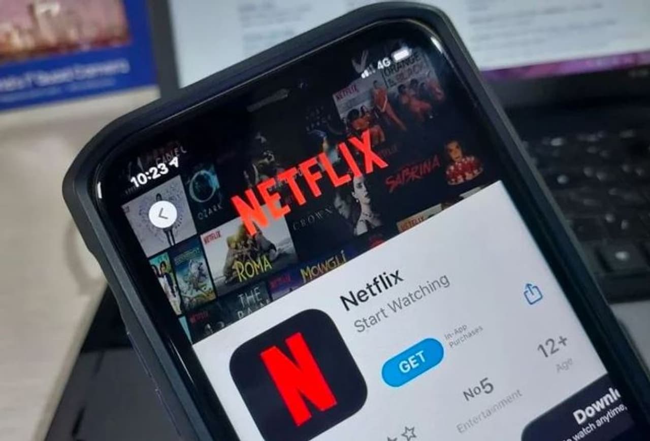 <p>నెట్ఫ్లిక్స్ రూ .299 ప్లాన్ ప్రయోజనాలు నెట్ఫ్లిక్స్ రూ .199 ప్లాన్కు భిన్నంగా ఉంటుంది. రూ. 199 ప్లాన్ తో కేవలం మొబైల్ లో మాత్రమే అక్సెస్ అవుతుంది. కానీ రూ .299 మొబైల్ ప్లస్ ప్లాన్ తో మీకు మొబైల్ తో పాటు కంప్యూటర్, మాక్, మాక్బుక్లో కూడా యాక్సెస్ లభిస్తుంది <br /> </p> <p>నెట్ఫ్లిక్స్ రూ .299 ప్లాన్ ప్రయోజనాలు నెట్ఫ్లిక్స్ రూ .199 ప్లాన్కు భిన్నంగా ఉంటుంది. రూ. 199 ప్లాన్ తో కేవలం మొబైల్ లో మాత్రమే అక్సెస్ అవుతుంది. కానీ రూ .299 మొబైల్ ప్లస్ ప్లాన్ తో మీకు మొబైల్ తో పాటు కంప్యూటర్, మాక్, మాక్బుక్లో కూడా యాక్సెస్ లభిస్తుంది <br /> </p>