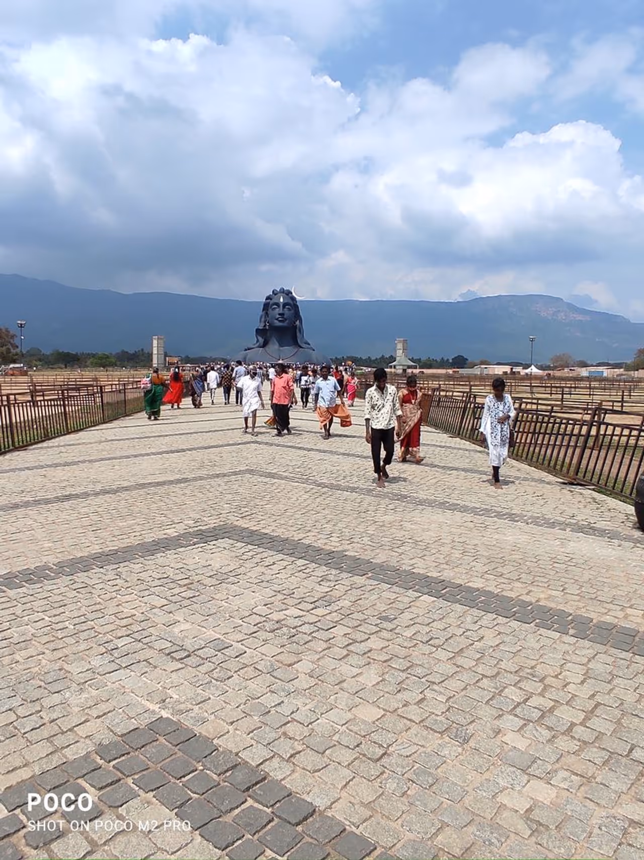 <p>ஒவ்வொரு வருடமும், கோவை வெள்ளியங்கிரி மலையில் உள்ள ஈஷா தியான மையத்தில் சிவராத்திரி கொண்டாட்டம் கொண்டாடப்பட்டு வருகிறது.</p>