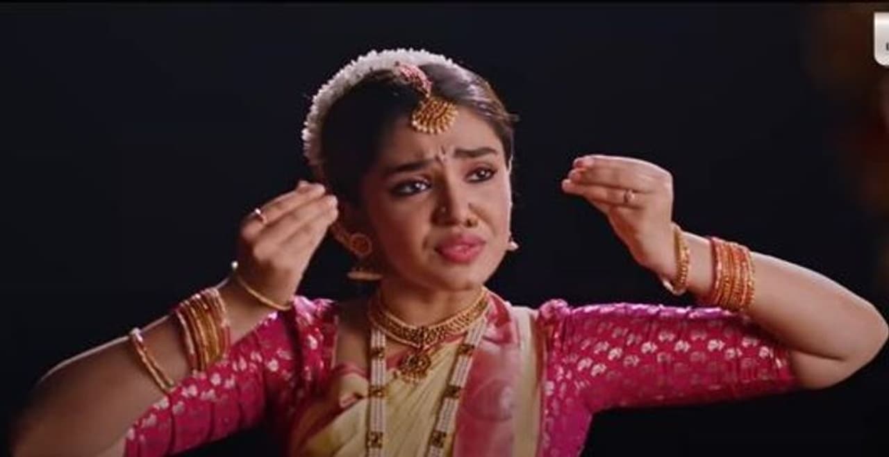 `ఉప్పెన` చిత్రంలో బేబమ్మగా తెలుగు ఆడియెన్స్ మనసులను దోచుకుంది కృతి శెట్టి. అందం, అంతకు మించిన అభినయం, మంత్రముగ్ధుల్ని చేసే హవభావాలతో కుర్రాళ్ల డ్రీమ్ గర్ల్ మారిపోయింది. `ఉప్పెన` చిత్రంలో బేబమ్మగా తెలుగు ఆడియెన్స్ మనసులను దోచుకుంది కృతి శెట్టి. అందం, అంతకు మించిన అభినయం, మంత్రముగ్ధుల్ని చేసే హవభావాలతో కుర్రాళ్ల డ్రీమ్ గర్ల్ మారిపోయింది.