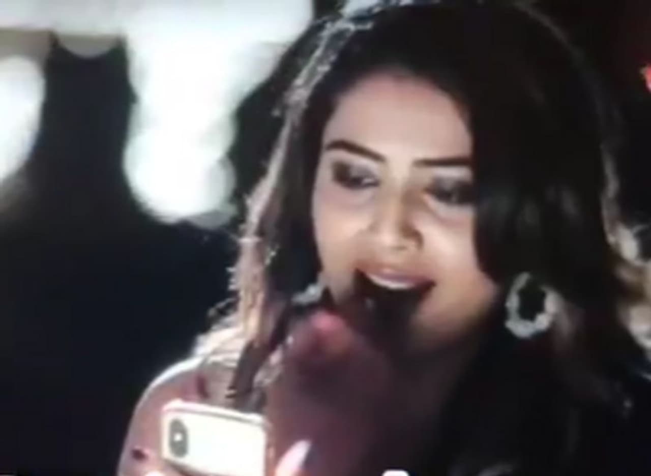 <p>ಕನ್ನಡತಿ ಧಾರವಾಹಿ ದಿನದಿಂದ ದಿನಕ್ಕೆ ಹೊಸ ತಿರುವುಗಳನ್ನು ಪಡೆದುಕೊಳ್ಳುತ್ತಲೇ ಇದೆ.</p>