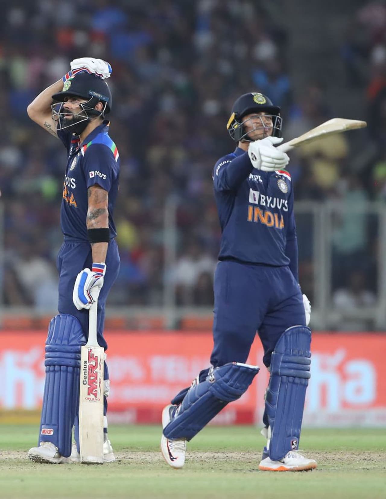 <p>టీ20 వరల్డ్కప్కి ముందు భారత జట్టు టీమ్ కాంబినేషన్ విషయంలో అనేక ప్రయోగాలు చేస్తున్న విషయం తెలిసిందే. ఇంగ్లాండ్తో జరిగిన టీ20 సిరీస్లో ఇషాన్ కిషన్, సూర్యకుమార్ యాదవ్, రాహుల్ చాహార్ వంటి యంగ్ ప్లేయర్లకు అవకాశం ఇచ్చింది టీమిండియా..</p> <p>టీ20 వరల్డ్కప్కి ముందు భారత జట్టు టీమ్ కాంబినేషన్ విషయంలో అనేక ప్రయోగాలు చేస్తున్న విషయం తెలిసిందే. ఇంగ్లాండ్తో జరిగిన టీ20 సిరీస్లో ఇషాన్ కిషన్, సూర్యకుమార్ యాదవ్, రాహుల్ చాహార్ వంటి యంగ్ ప్లేయర్లకు అవకాశం ఇచ్చింది టీమిండియా..</p>