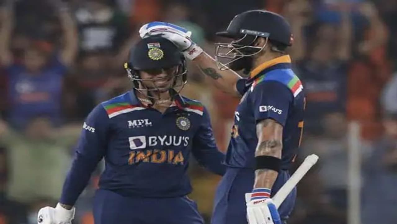 <p>32 బంతుల్లో 5 ఫోర్లు, 4 సిక్సర్లతో 56 పరుగులు చేసిన ఇషాన్ కిషన్... ‘మ్యాన్ ఆఫ్ ది మ్యాచ్’ అవార్డు కూడా దక్కించుకున్నాడు. రెండో మ్యాచ్ అనంతరం మీడియాతో మాట్లాడిన ఇషాన్ కిషన్, కొన్ని ఆసక్తికర వ్యాఖ్యలు చేశాడు.</p>