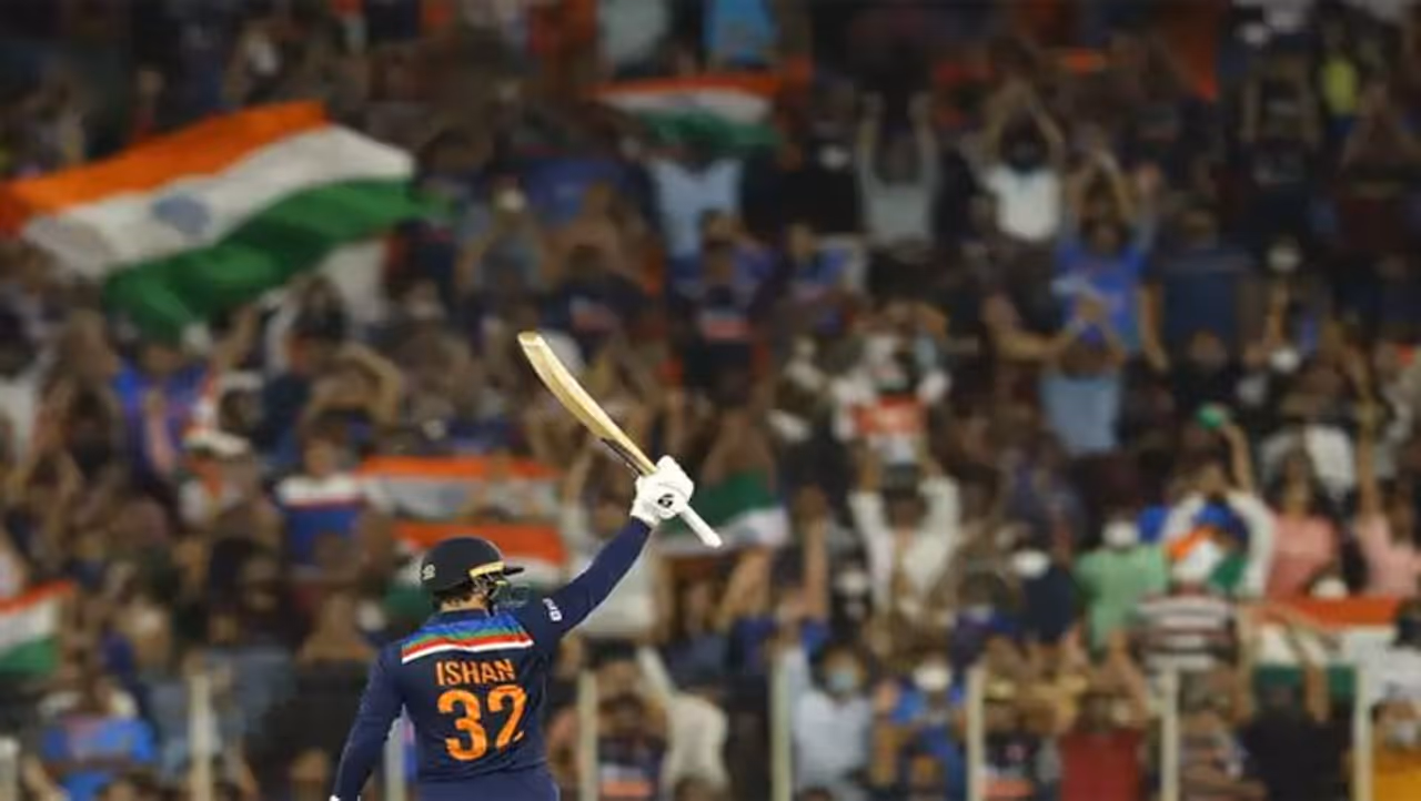 <p>తొలి మ్యాచ్లోనే అదరగొట్టి, హాఫ్ సెంచరీ చేసిన ఇషాన్ కిషన్... ‘మ్యాన్ ఆఫ్ ది మ్యాచ్’ అవార్డు కూడా సొంతం చేసుకున్నాడు. అయితే చిన్నతనంలో ఇషాన్ కిషన్ క్రికెట్ కోసం చాలా కష్టాలు అనుభవించాడట.</p> <p>తొలి మ్యాచ్లోనే అదరగొట్టి, హాఫ్ సెంచరీ చేసిన ఇషాన్ కిషన్... ‘మ్యాన్ ఆఫ్ ది మ్యాచ్’ అవార్డు కూడా సొంతం చేసుకున్నాడు. అయితే చిన్నతనంలో ఇషాన్ కిషన్ క్రికెట్ కోసం చాలా కష్టాలు అనుభవించాడట.</p>