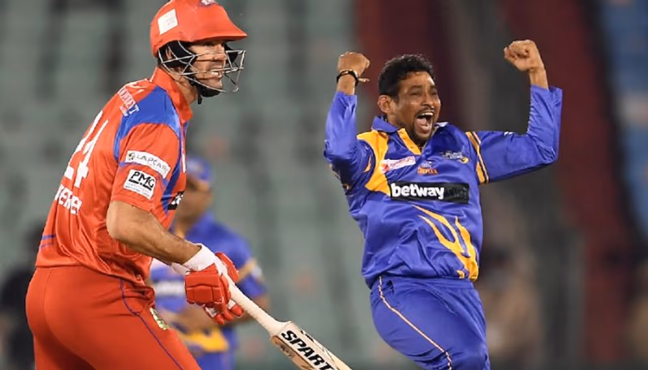 <p>ఆరేళ్ల క్రితం క్రికెట్ నుంచి రిటైర్మెంట్ తీసుకున్నా తనలో ఏ మాత్రం సత్తా తగ్గలేదని ఆల్‌రౌండ్ షోతో నిరూపించాడు దిల్షాన్. బౌలింగ్‌లో 6 పరుగులు మాత్రమే ఇచ్చి 4 వికెట్లు తీయగా, బ్యాటింగ్‌లోనూ అదరగొట్టి శ్రీలంక లెజెండ్స్‌కి అద్భుత విజయాన్ని అందించాడు. &nbsp;</p>