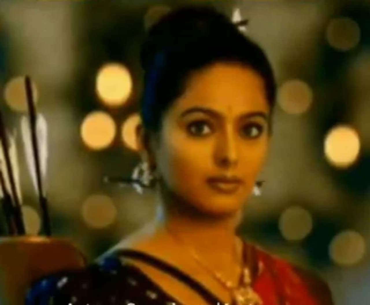 2014 సార్వత్రిక ఎన్నికలకు ముందు బీజేపీ పార్టీలో చేరిన సౌందర్య.. పార్టీ ప్రచారంలో పాల్గొంటున్న సమయంలో హెలికాప్టర్ ప్రమాదంలో చనిపోయారు. సౌందర్య మరణించి దశాబ్దం దాటిపోయినా ఆమెను మాత్రం అభిమానులు మరచిపోవడం లేదు. 2014 సార్వత్రిక ఎన్నికలకు ముందు బీజేపీ పార్టీలో చేరిన సౌందర్య.. పార్టీ ప్రచారంలో పాల్గొంటున్న సమయంలో హెలికాప్టర్ ప్రమాదంలో చనిపోయారు. సౌందర్య మరణించి దశాబ్దం దాటిపోయినా ఆమెను మాత్రం అభిమానులు మరచిపోవడం లేదు.