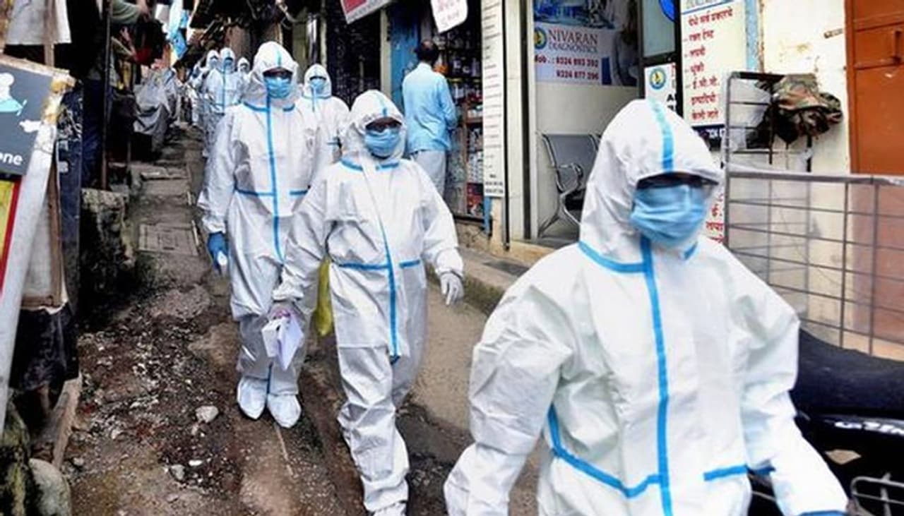 <p>ಭಾರತದಲ್ಲಿ ಕೊರೋನಾ ವೈರಸ್ ಹೆಚ್ಚಾಗುತ್ತಿರುವ ಕಾರಣ ಕೆಲ ಜಿಲ್ಲೆಗಳಲ್ಲಿ ಲಾಕ್‌ಡೌನ್ ಹೇರಲಾಗಿದೆ. ಕೆಲ ಪ್ರದೇಶಗಳಲ್ಲಿ ಕರ್ಫ್ಯೂ ಜಾರಿ ಮಾಡಲಾಗಿದೆ. ಆದರೂ ಕೊರೋನಾ ನಿಯಂತ್ರಕ್ಕೆ ಸಿಗುತ್ತಿಲ್ಲ. ಇದು 2ನೇ ಅಲೆ ಅನ್ನೋ ಮಾತುಗಳು ಕೇಳಿಬಂದಿದೆ.</p>