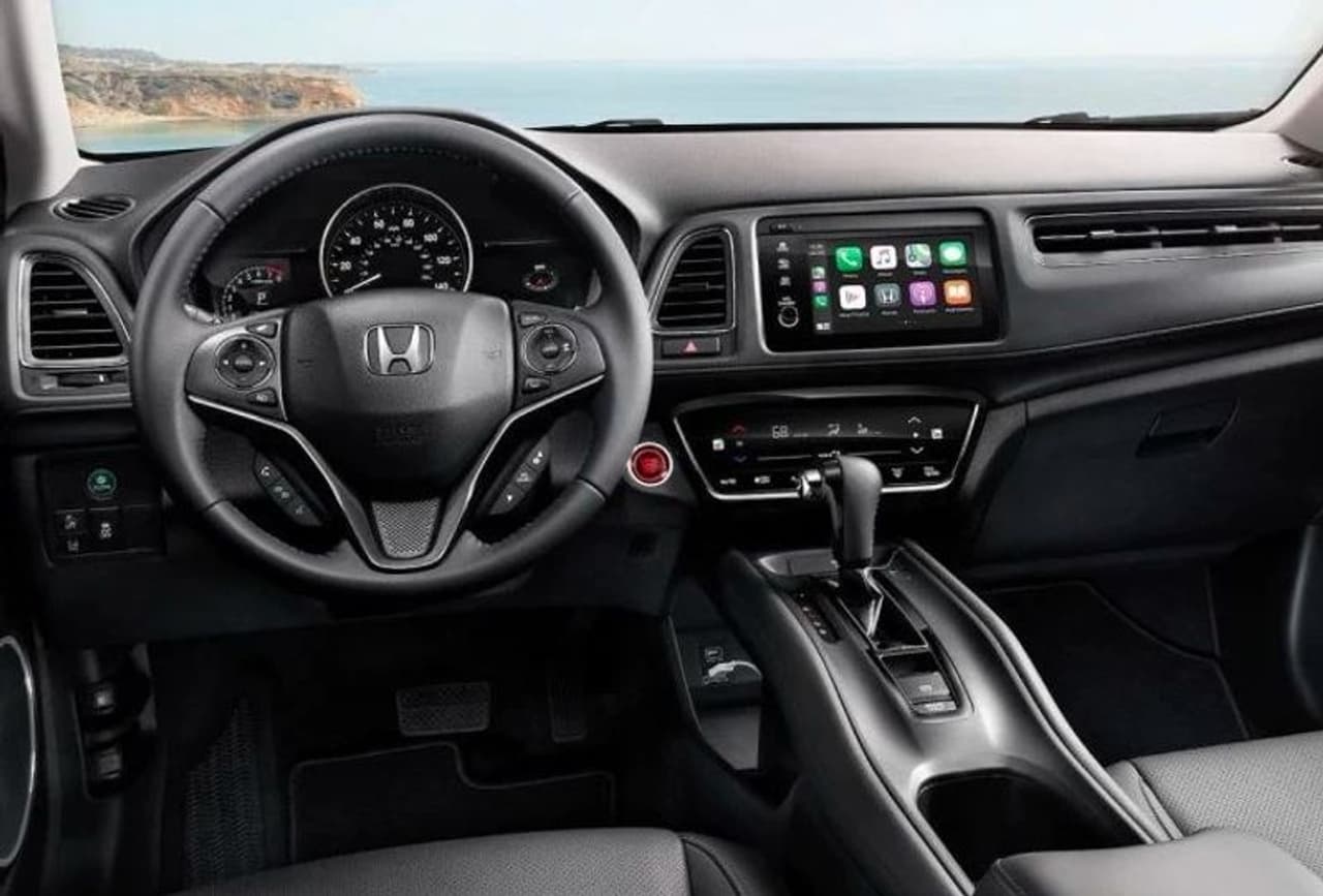 <p>&nbsp;భారత మార్కెట్లో హోండా హెచ్‌ఆర్ వి ఎస్‌యూవీ కియా సెల్టోస్, హ్యుందాయ్ క్రెటా, వోక్స్వ్యాగన్ టైగన్, &nbsp;స్కోడా కుషాక్ తో పోటీ పడుతుంది. కొత్త హోండా హెచ్‌ఆర్‌వి డిజైన్, ఫీచర్స్, ఇంజిన్ పరంగా చాలా పెద్ద మార్పులను చేసింది. 2021 హోండా హెచ్‌ఆర్ వి &nbsp;ఇంజిన్ సెటప్ గురించి చెప్పాలంటే ఇందులో 1.5 లీటర్ పెట్రోల్, హోండా హైబ్రిడ్ ఇ హెచ్‌ఇవి యూనిట్ ఉన్నాయి. ఇందులో లిథియం అయాన్ బ్యాటరీ, సింగిల్ గేర్ ట్రాన్స్మిషన్ &nbsp;తో వస్తుంది.<br />&nbsp;</p>
