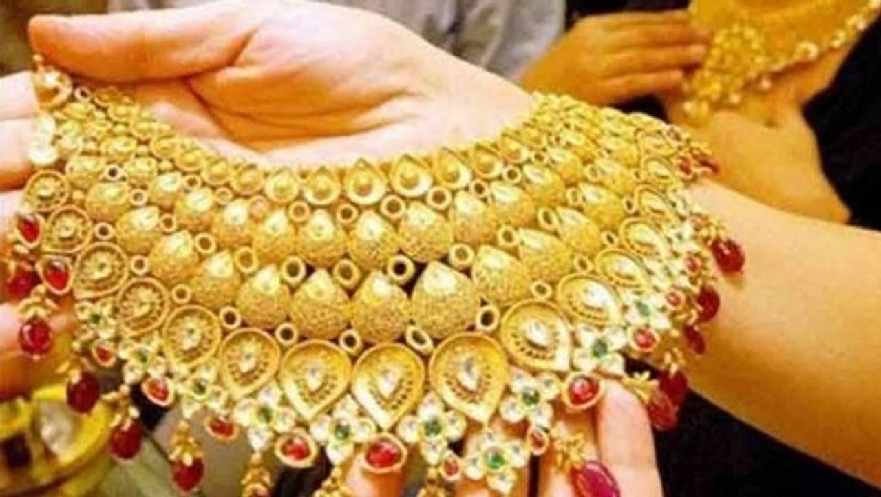 <p>ಇತ್ತ ಒಂದು ಹಂತದ ಕೊರೋನಾ ಹಾವಳಿ ಮುಕ್ತಾಯಗೊಂಡಿದೆ. ಹೀಗಿರುವಾಗಲೇ ಮತ್ತೊಂದು ಅಲೆ ಏಳುವ ಲಕ್ಷಣಗಳು ಗೋಚರಿಸಿವೆ</p>