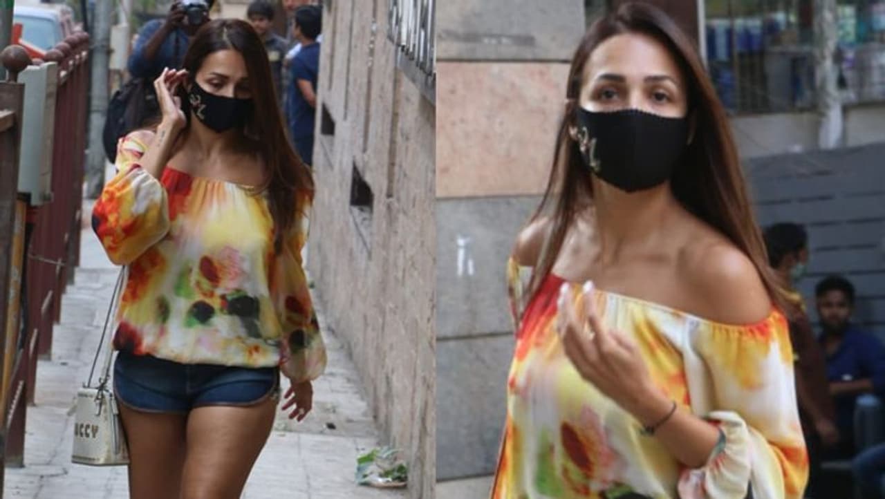<p>Malaika Arora is all set for summers. From donning cool crop tops to high waist boyfriend jeans, the lady knows how to top her fashion game.</p> <p>Malaika Arora is all set for summers. From donning cool crop tops to high waist boyfriend jeans, the lady knows how to top her fashion game.</p>