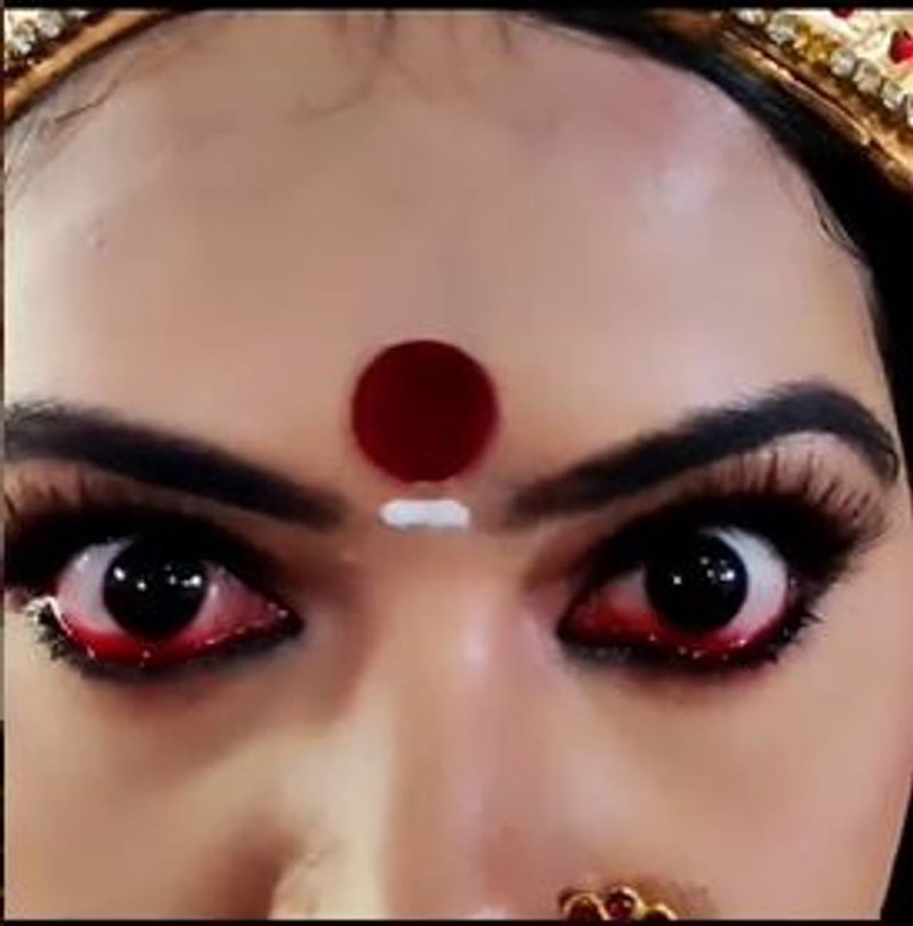 <p>தனியார் தொலைக்காட்சியில் , ரக்ஷிதா 'அம்மன்' என்கிற சீரியலில் தான் இந்த கெட்டப்பில் நடிக்கிறார்.</p> <p>தனியார் தொலைக்காட்சியில் , ரக்ஷிதா 'அம்மன்' என்கிற சீரியலில் தான் இந்த கெட்டப்பில் நடிக்கிறார்.</p>