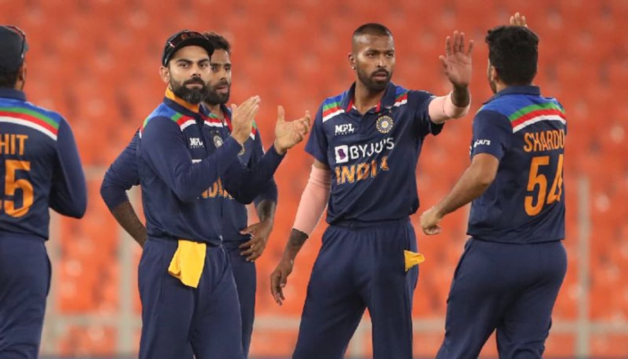 <p>186 పరుగుల టార్గెట్తో బరిలో దిగిన ఇంగ్లాండ్ జట్టు నిర్ణీత 20 ఓవర్లలో 8 వికెట్లు కోల్పోయి 177 పరుగులకి పరిమితమైంది. దీంత 8 పరుగుల తేడాతో టీమిండియాకి విజయం దక్కింది. </p> <p>186 పరుగుల టార్గెట్తో బరిలో దిగిన ఇంగ్లాండ్ జట్టు నిర్ణీత 20 ఓవర్లలో 8 వికెట్లు కోల్పోయి 177 పరుగులకి పరిమితమైంది. దీంత 8 పరుగుల తేడాతో టీమిండియాకి విజయం దక్కింది. </p>