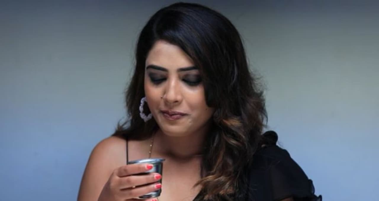 <p>ಜನಪ್ರಿಯ ಧಾರವಾಹಿ ಕನ್ನಡತಿಯಲ್ಲಿ ವರಧಿನಿ ಅಭಿನಯಕ್ಕೆ ಸಂಬಂಧಿಸಿ ಸಾಕಷ್ಟು ಮೆಚ್ಚುಗೆ ವ್ಯಕ್ತವಾಗುತ್ತಿದೆ.</p> <p>ಜನಪ್ರಿಯ ಧಾರವಾಹಿ ಕನ್ನಡತಿಯಲ್ಲಿ ವರಧಿನಿ ಅಭಿನಯಕ್ಕೆ ಸಂಬಂಧಿಸಿ ಸಾಕಷ್ಟು ಮೆಚ್ಚುಗೆ ವ್ಯಕ್ತವಾಗುತ್ತಿದೆ.</p>