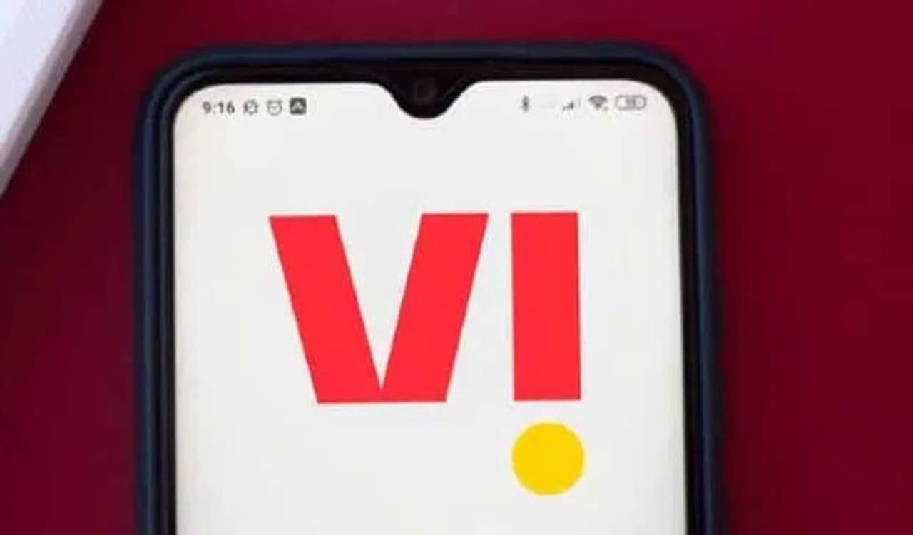 అయితే ఎయిర్టెల్ పోస్ట్ పెయిడ్ ప్లాన్ ధరలు కొద్ది రోజుల క్రితం పెరిగిన సంగతి మీకు తెలిసిందే. ఎయిర్టెల్ రూ.749 పోస్ట్పెయిడ్ ప్లాన్ ధర ఇప్పుడు రూ.999 పెరిగింది. వోడాఫోన్ ఐడియా కార్పొరేట్ వినియోగదారుల కోసం అందిస్తున్న నాలుగు బిజినెస్ ప్లస్ పోస్ట్పెయిడ్ ప్లాన్ ధరలు రూ .299 నుండి ప్రారంభమవుతాయి. ఈ సిరీస్ లో అత్యంత ఖరీదైన ప్లాన్ ధర రూ.499. మరో రెండు ప్లాన్ల ధర రూ .349, రూ .399. బిజినెస్ కార్పొరేట్ కస్టమర్లు వారి తదుపరి బిల్లింగ్ నుండి కొత్త బిజినెస్ ప్లస్ ప్లాన్కు అప్గ్రేడ్ చేసుకోవచ్చు. అయితే ఎయిర్టెల్ పోస్ట్ పెయిడ్ ప్లాన్ ధరలు కొద్ది రోజుల క్రితం పెరిగిన సంగతి మీకు తెలిసిందే. ఎయిర్టెల్ రూ.749 పోస్ట్పెయిడ్ ప్లాన్ ధర ఇప్పుడు రూ.999 పెరిగింది. వోడాఫోన్ ఐడియా కార్పొరేట్ వినియోగదారుల కోసం అందిస్తున్న నాలుగు బిజినెస్ ప్లస్ పోస్ట్పెయిడ్ ప్లాన్ ధరలు రూ .299 నుండి ప్రారంభమవుతాయి. ఈ సిరీస్ లో అత్యంత ఖరీదైన ప్లాన్ ధర రూ.499. మరో రెండు ప్లాన్ల ధర రూ .349, రూ .399. బిజినెస్ కార్పొరేట్ కస్టమర్లు వారి తదుపరి బిల్లింగ్ నుండి కొత్త బిజినెస్ ప్లస్ ప్లాన్కు అప్గ్రేడ్ చేసుకోవచ్చు.