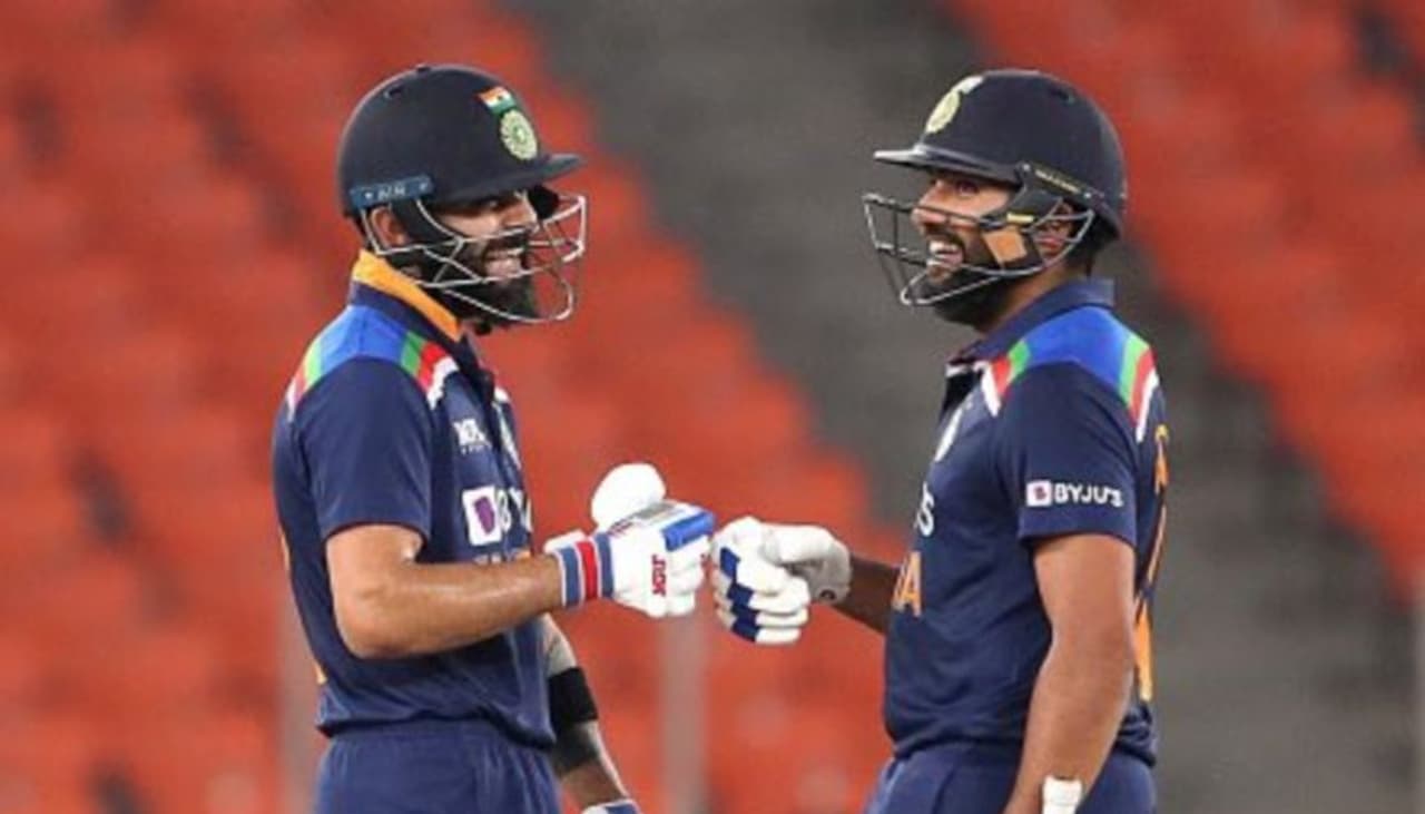 <p>ఓపెనర్గా వచ్చిన విరాట్ కోహ్లీతో కలిసి తొలి వికెట్కి అద్బుతమైన 94 పరుగుల భాగస్వామ్యం నెలకొల్పాడు ‘హిట్ మ్యాన్’ రోహిత్ శర్మ...</p> <p>ఓపెనర్గా వచ్చిన విరాట్ కోహ్లీతో కలిసి తొలి వికెట్కి అద్బుతమైన 94 పరుగుల భాగస్వామ్యం నెలకొల్పాడు ‘హిట్ మ్యాన్’ రోహిత్ శర్మ...</p>