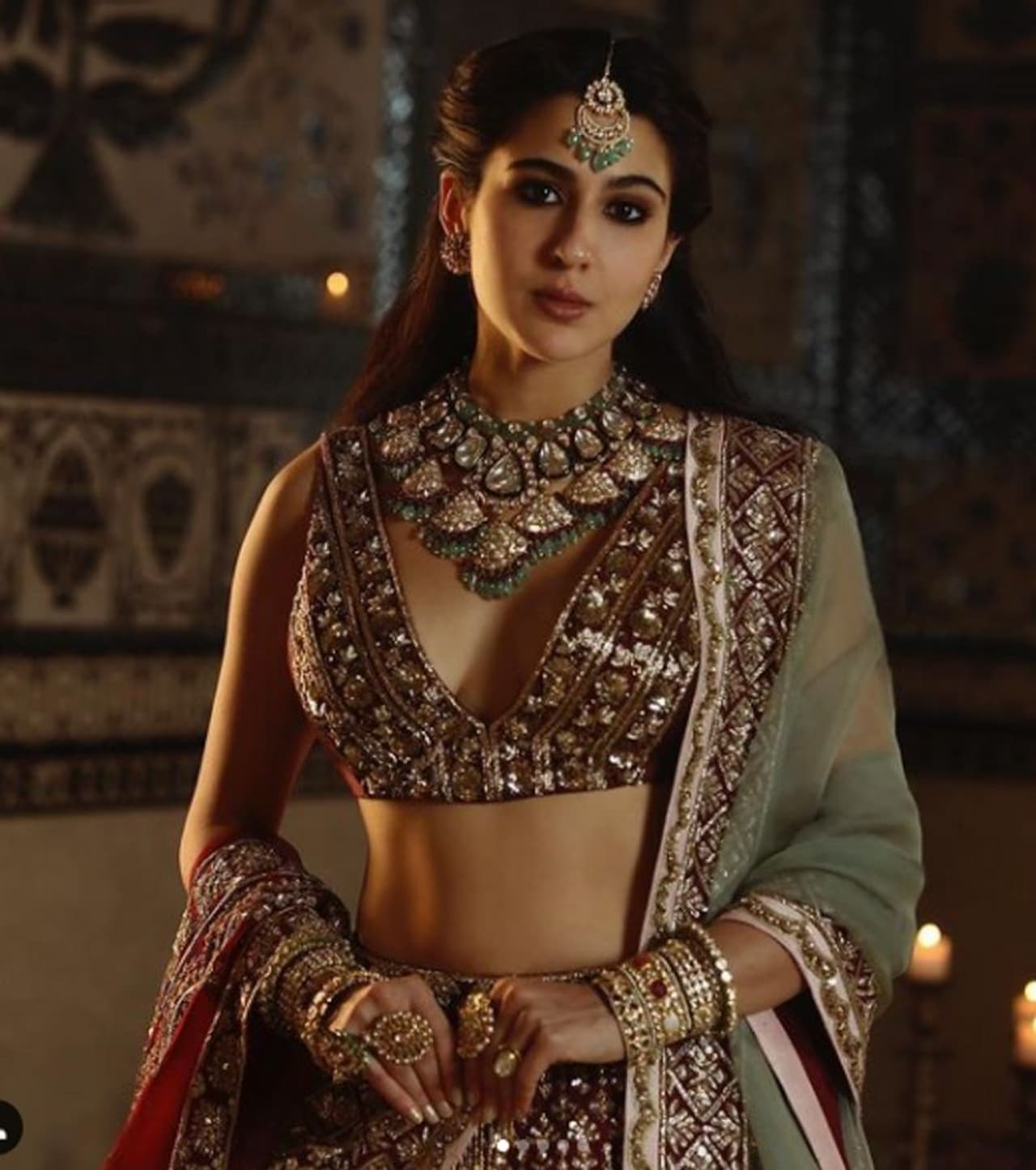 <p>ಬಾಲಿವುಡ್ ನಟಿ ಸಾರಾ ಅಲಿ ಖಾನ್ ಮದ್ವೆಯಾಗ್ತಿದ್ದಾರಾ..? ಅದೇನೋ ಗೊತ್ತಿಲ್ಲ. ಆದ್ರೆ ಹುಡುಗ ಬೇಕು ಅಂದಿದ್ದಾರೆ.</p>