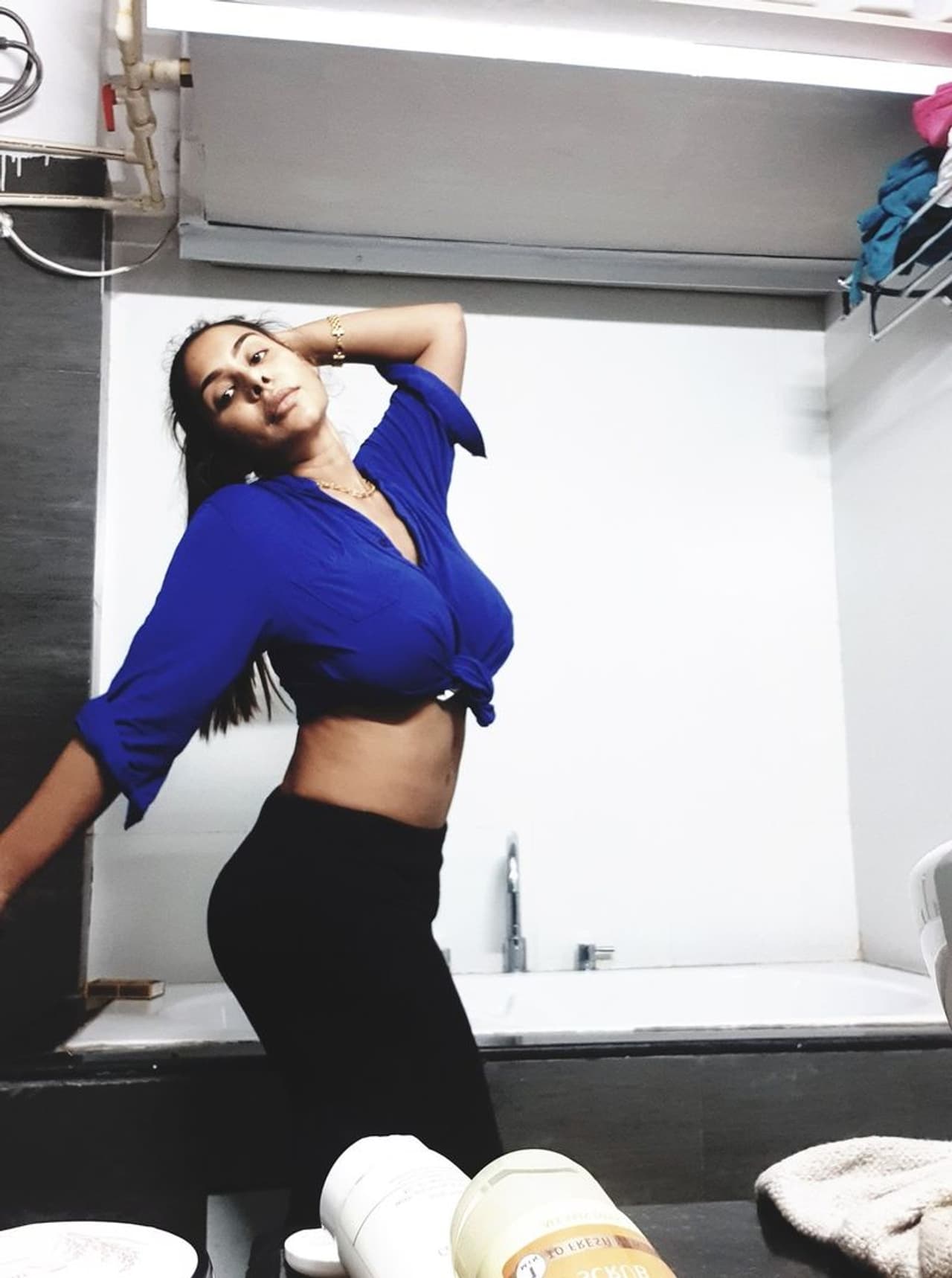 వివాదాస్పద నటి శ్రీరెడ్డి సమయం చిక్కినప్పుడల్లా స్టార్ హీరోలను టార్గెట్ చేస్తూ వివాదాస్పద వ్యాఖ్యలు చేస్తూ హాట్ టాపిక్గా మారుతుంది. వివాదాస్పద నటి శ్రీరెడ్డి సమయం చిక్కినప్పుడల్లా స్టార్ హీరోలను టార్గెట్ చేస్తూ వివాదాస్పద వ్యాఖ్యలు చేస్తూ హాట్ టాపిక్గా మారుతుంది.