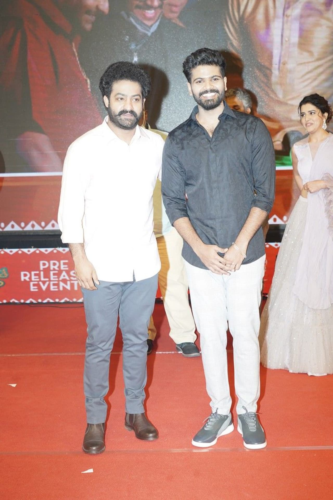 ఈ నేపథ్యంలో ప్రీ రిలీజ్ వేడుక ఘనంగా నిర్వహించారు. ఈ వేడుకకు ఎన్టీఆర్, రాజమౌళితో పాటు కీరవాణి వంటి ప్రముఖులు హాజరయ్యారు.