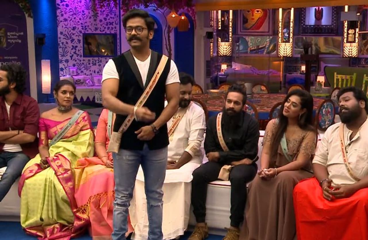 <p>മണിക്കുട്ടൻ സജ്ന ഫിറോസ് ടാസ്ക് മനോഹരമാക്കുന്നതില് ശ്രദ്ധ കാട്ടുന്നു. പഞ്ഞി രമ്യാ പണിക്കര്ക്കും നല്കി.</p> <p>മണിക്കുട്ടൻ സജ്ന ഫിറോസ് ടാസ്ക് മനോഹരമാക്കുന്നതില് ശ്രദ്ധ കാട്ടുന്നു. പഞ്ഞി രമ്യാ പണിക്കര്ക്കും നല്കി.</p>