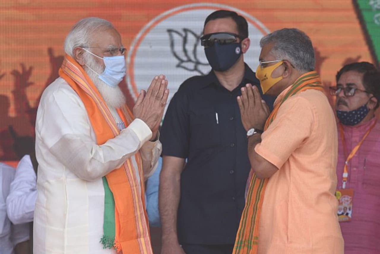 <p>Former Chief Economic Advisor Ashok Lahiri, who was earlier pulled out from the Alipurduar seat after local party workers held a protest against his candidature, will now contest from Balurghat as a BJP candidate.<br />&nbsp;</p>