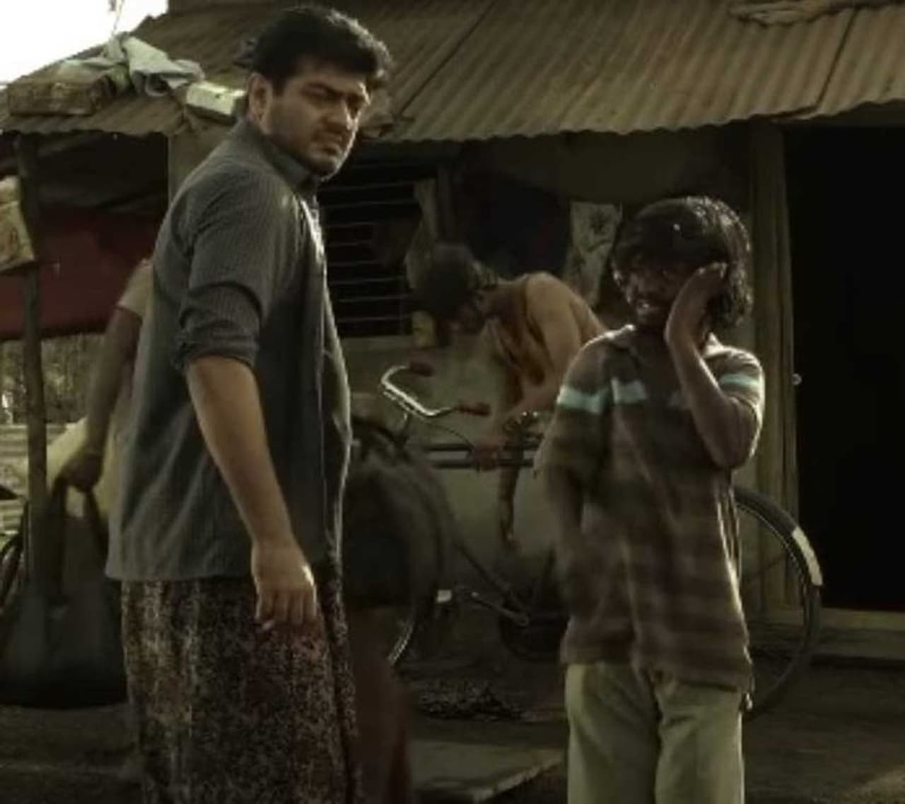 <p>ரேணிகுண்டா, தென்மேற்கு பருவக்காற்று, பில்லா 2, நீர்ப்பறவை உள்ளிட்ட பல படங்களில் நடித்து காமெடி மற்றும் குணச்சித்திர கதாபாத்திரங்களில் நடித்து தமிழ் சினிமாவில் தனக்கென தனி அடையாளத்தை உருவாக்கியவர் தீப்பெட்டி கணேசன். </p> <p>ரேணிகுண்டா, தென்மேற்கு பருவக்காற்று, பில்லா 2, நீர்ப்பறவை உள்ளிட்ட பல படங்களில் நடித்து காமெடி மற்றும் குணச்சித்திர கதாபாத்திரங்களில் நடித்து தமிழ் சினிமாவில் தனக்கென தனி அடையாளத்தை உருவாக்கியவர் தீப்பெட்டி கணேசன். </p>