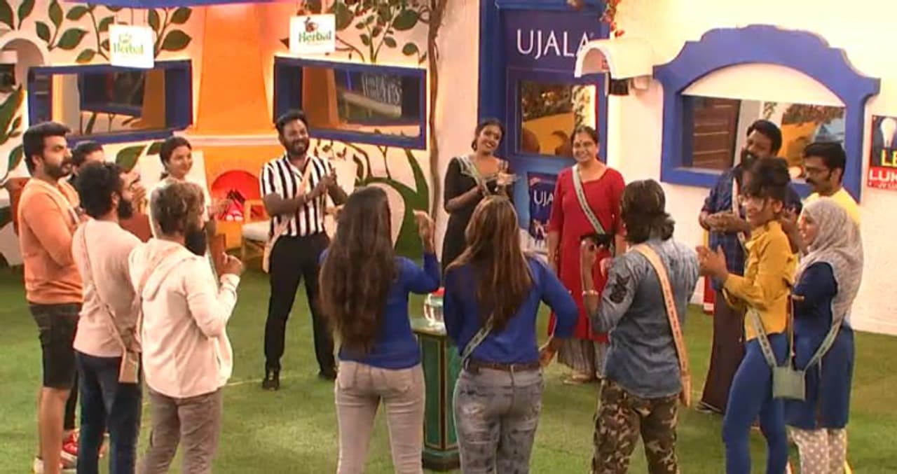 <p>ഫിറോസ് ഖാൻ ആയിരുന്നു ബിഗ് ബോസിന്റെ ടാസ്ക് വായിച്ചത്.</p><p> </p> <p>ഫിറോസ് ഖാൻ ആയിരുന്നു ബിഗ് ബോസിന്റെ ടാസ്ക് വായിച്ചത്.</p><p> </p>