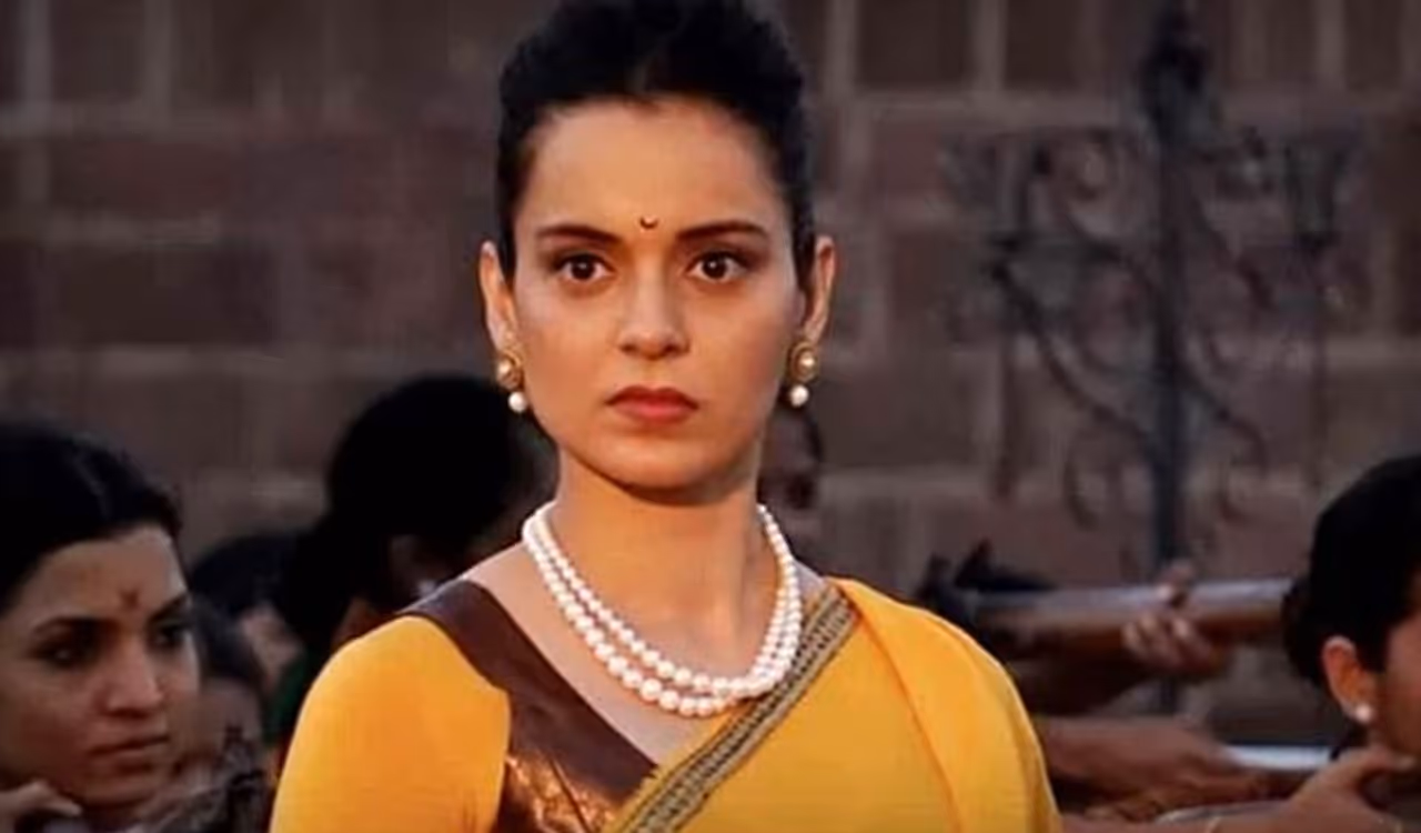 <p>ಕಂಗನಾ ತಮ್ಮ ರಾಷ್ಟ್ರೀಯ ಪುರಸ್ಕಾರಗಳ ಸಂಖ್ಯೆಯನ್ನು ನಾಲ್ಕಕ್ಕೇ ಏರಿಸಿಕೊಂಡಿದ್ದಾರೆ.</p>