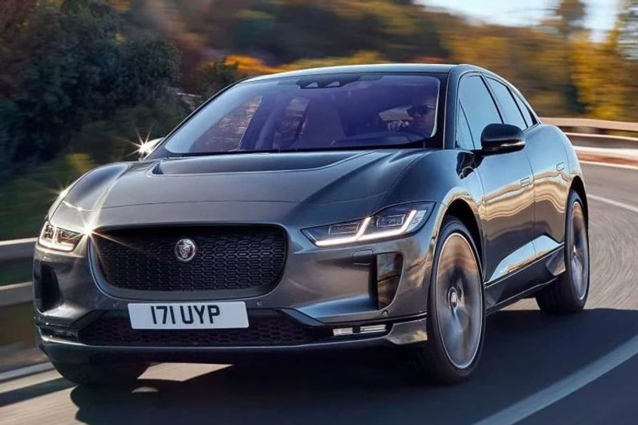 <p> అంతేకాదు జాగ్వార్ ల్యాండ్ రోవర్ ఇండియా నుండి వస్తున్న మొట్టమొదటి ఎలక్ట్రిక్ ఎస్యూవీ కార్ కూడా. జెఎల్ఆర్ ఇండియా నవంబర్ 2020 నుండి జాగ్వార్ ఐ పేస్ బుకింగులను కూడా ప్రారంభించింది.</p> <p> అంతేకాదు జాగ్వార్ ల్యాండ్ రోవర్ ఇండియా నుండి వస్తున్న మొట్టమొదటి ఎలక్ట్రిక్ ఎస్యూవీ కార్ కూడా. జెఎల్ఆర్ ఇండియా నవంబర్ 2020 నుండి జాగ్వార్ ఐ పేస్ బుకింగులను కూడా ప్రారంభించింది.</p>