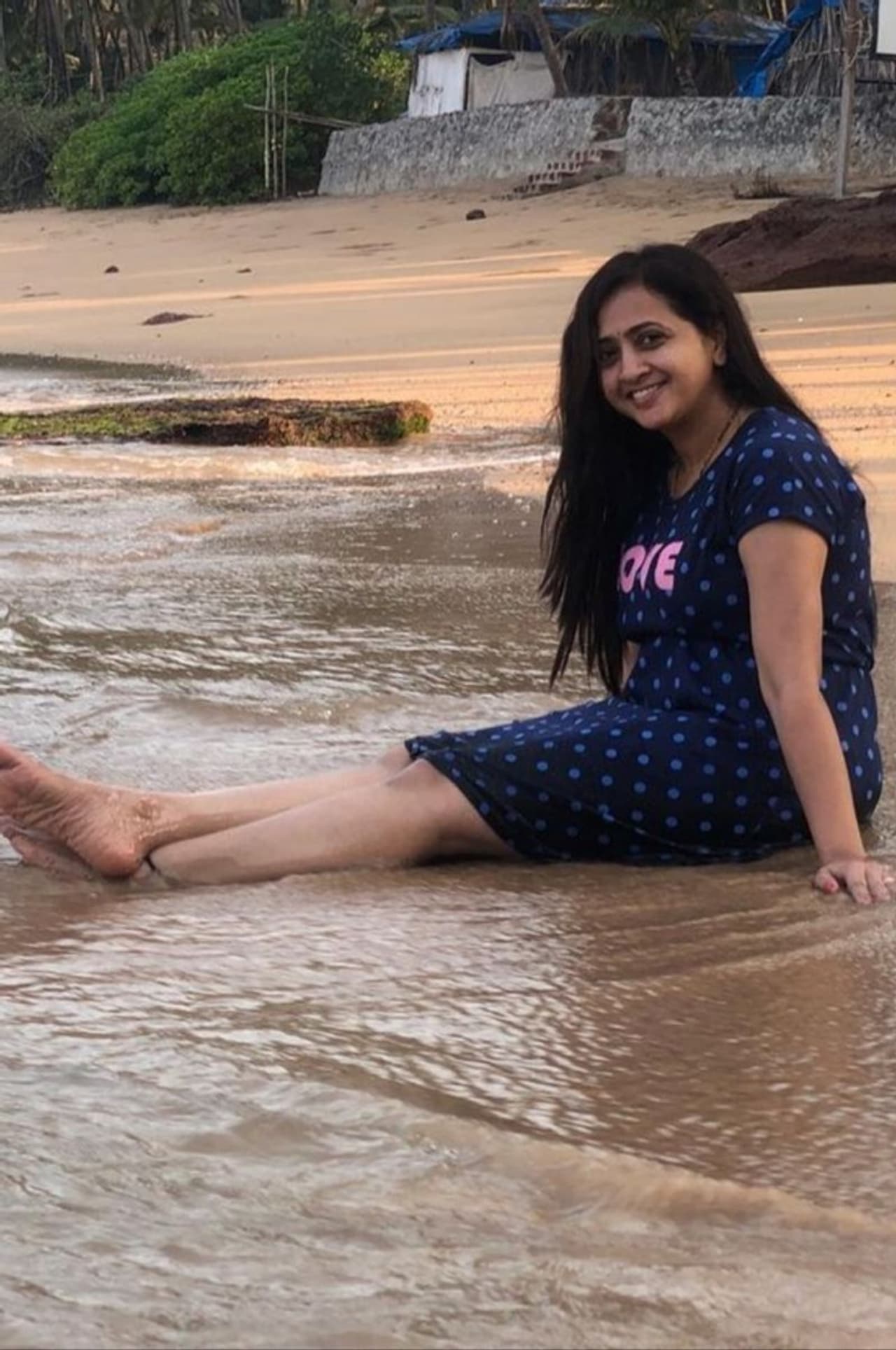 యాంకర్ లాస్యకు కూడా మంచి ఫ్యాన్ ఫాలోయింగ్ ఉంది. ఆమె యాంకర్ గా పలు కార్యక్రమాలను హోస్ట్ చేశారు. ప్రేమ పెళ్లి చేసుకున్న లాస్య, ఆ మధ్య బుల్లితెరకు బ్రేక్ తీసుకున్నారు.