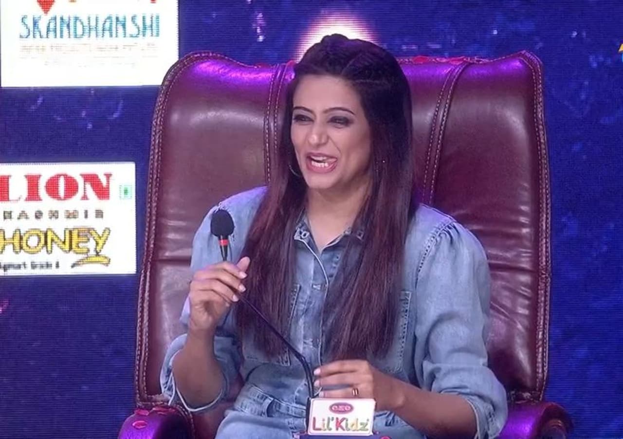 అత్యంత ప్రేక్షకాదరణతో దూసుకుపోతుంది ఢీ రియాలిటీ షో. కింగ్స్ వర్సెస్ క్వీన్స్ అంటూ ఢీ సీజన్ 13ని సరికొత్తగా సిద్ధం చేశారు నిర్వాహకులు. అత్యంత ప్రేక్షకాదరణతో దూసుకుపోతుంది ఢీ రియాలిటీ షో. కింగ్స్ వర్సెస్ క్వీన్స్ అంటూ ఢీ సీజన్ 13ని సరికొత్తగా సిద్ధం చేశారు నిర్వాహకులు.