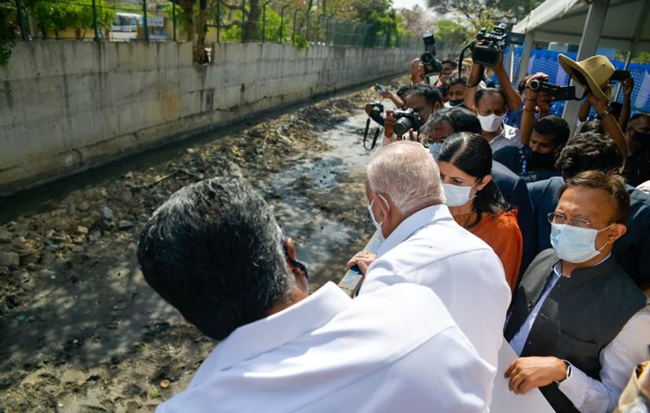 <p>175 ಕೋಟಿ ವೆಚ್ಚದಲ್ಲಿ ಕೈಗೆತ್ತಿಗೊಂಡಿರುವ ಈ ಯೋಜನೆಯನ್ನು ಮುಂದಿನ 10 ತಿಂಗಳಲ್ಲಿ ಕಾಮಗಾರಿಯನ್ನು ಪೂರ್ಣಗೊಳಿಸಬೇಕು ಎಂದು ಗುತ್ತಿಗೆದಾರರಿಗೆ ನಿರ್ದೇಶನ ನೀಡಿದ ಸಿಎಂ ಯಡಿಯೂರಪ್ಪ&nbsp;</p>