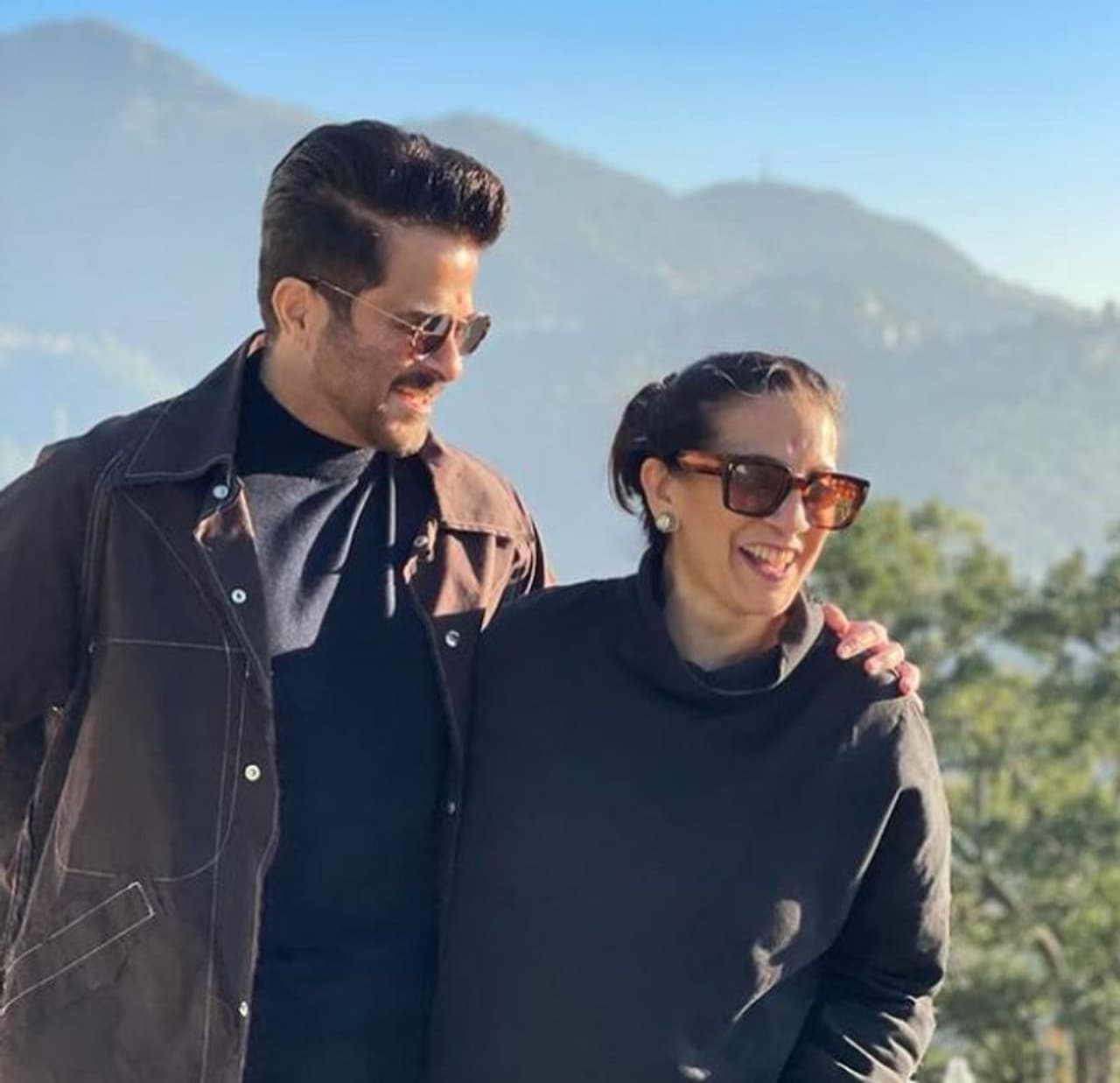 <p>ಅನಿಲ್ ಕಪೂರ್ ಅವರು ಪತ್ನಿ ಸುನೀತಾ ಕಪೂರ್ ಅವರಿಗೆ ಸ್ವೀಟ್ ಗಿಫ್ಟ್ ಕೊಟ್ಟಿದ್ದಾರೆ.</p>