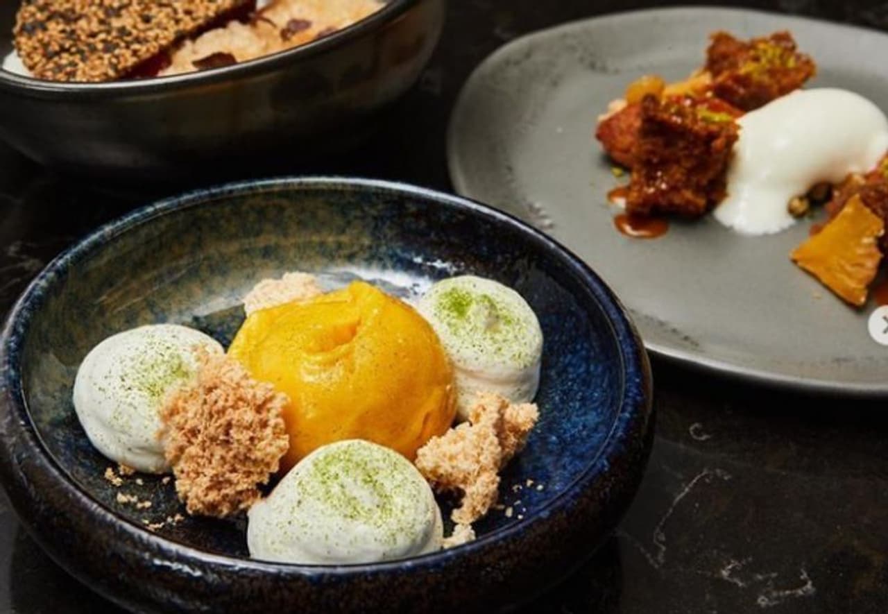 <p>ನ್ಯೂಯಾರ್ಕ್ ನಗರದದಲ್ಲಿ ನಟಿ ಪ್ರಿಯಾಂಕಾ ಚೋಪ್ರಾ ಅವರ ಹೊಸ ಭಾರತೀಯ ರೆಸ್ಟೋರೆಂಟ್ ಸೋನಾ ವ್ಯವಹಾರಕ್ಕಾಗಿ ಮುಕ್ತವಾಗಿದೆ.</p> <p>ನ್ಯೂಯಾರ್ಕ್ ನಗರದದಲ್ಲಿ ನಟಿ ಪ್ರಿಯಾಂಕಾ ಚೋಪ್ರಾ ಅವರ ಹೊಸ ಭಾರತೀಯ ರೆಸ್ಟೋರೆಂಟ್ ಸೋನಾ ವ್ಯವಹಾರಕ್ಕಾಗಿ ಮುಕ್ತವಾಗಿದೆ.</p>