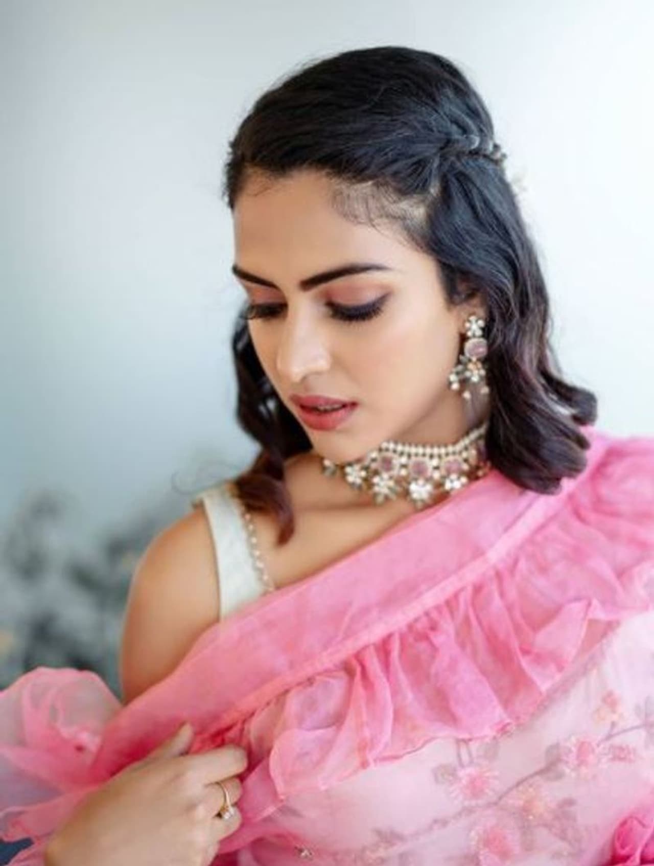 <p>தமிழ் சினிமாவின் முன்னணி நடிகையான அமலா பால் தனது ஆடை படத்திற்கு பிறகு முற்றிலும் ஆளே மாறிவிட்டார். இருக்கிற இடம் தெரியாமல் இருந்தவர் இப்போது தினமும் ஒரு சர்ச்சை போட்டோக்களை வெளியிட்டு ட்ரெண்டிங்கில் இடம் பிடித்து வருகிறார்.</p> <p>தமிழ் சினிமாவின் முன்னணி நடிகையான அமலா பால் தனது ஆடை படத்திற்கு பிறகு முற்றிலும் ஆளே மாறிவிட்டார். இருக்கிற இடம் தெரியாமல் இருந்தவர் இப்போது தினமும் ஒரு சர்ச்சை போட்டோக்களை வெளியிட்டு ட்ரெண்டிங்கில் இடம் பிடித்து வருகிறார்.</p>