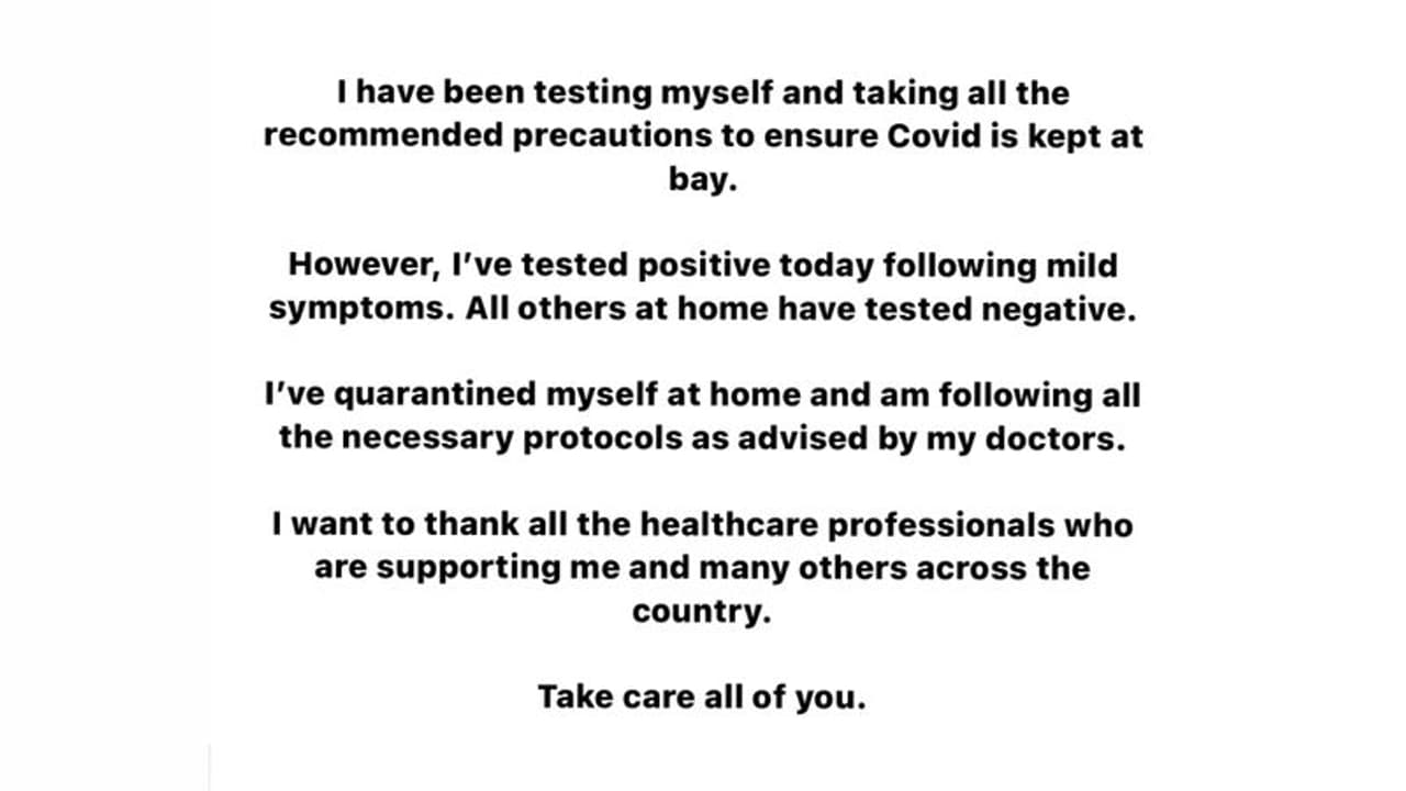 <p>നേരിയ ലക്ഷണങ്ങളുള്ള സച്ചിന്‍ മുംബൈയിലെ വസതിയില്‍ നിരീക്ഷണത്തില്‍ കഴിയുകയാണ്. കുടുംബാംഗങ്ങള്‍ക്ക് ആര്‍ക്കും രോഗബാധയില്ല. തന്‍റെ ആരോഗ്യത്തിലടക്കം സദാശ്രദ്ധ പുലര്‍ത്തുന്ന ആരോഗ്യപ്രവര്‍ത്തകര്‍ക്ക് നന്ദിയറിച്ചാണ് സച്ചിന്‍ ട്വീറ്റ് അവസാനിപ്പിക്കുന്നത്.&nbsp;</p>