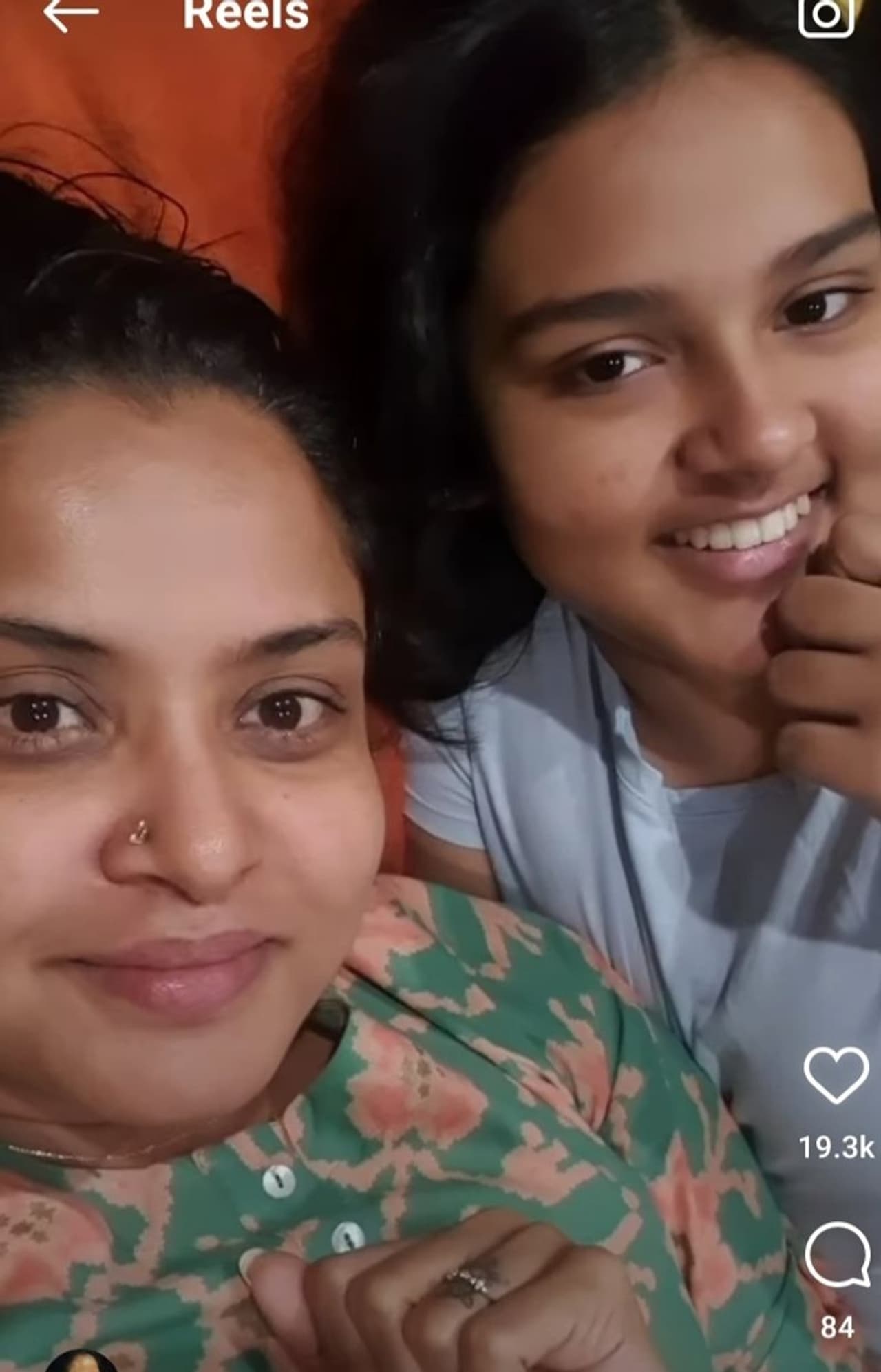 అలాగే ప్రగతి సోషల్ మీడియా పోస్ట్స్ సంచలనం రేపుతూ ఉంటాయి. ఆమె యంగ్ హీరోయిన్ రేంజ్ లో ఫాస్ట్ బీట్ సాంగ్స్ కి హాట్ స్టెప్స్ వేస్తూ వీడియోలు చేస్తూ ఉంటారు. ఆ వీడియోలు చూసిన నెటిజెన్స్ షాక్ అవుతూ ఉంటారు.