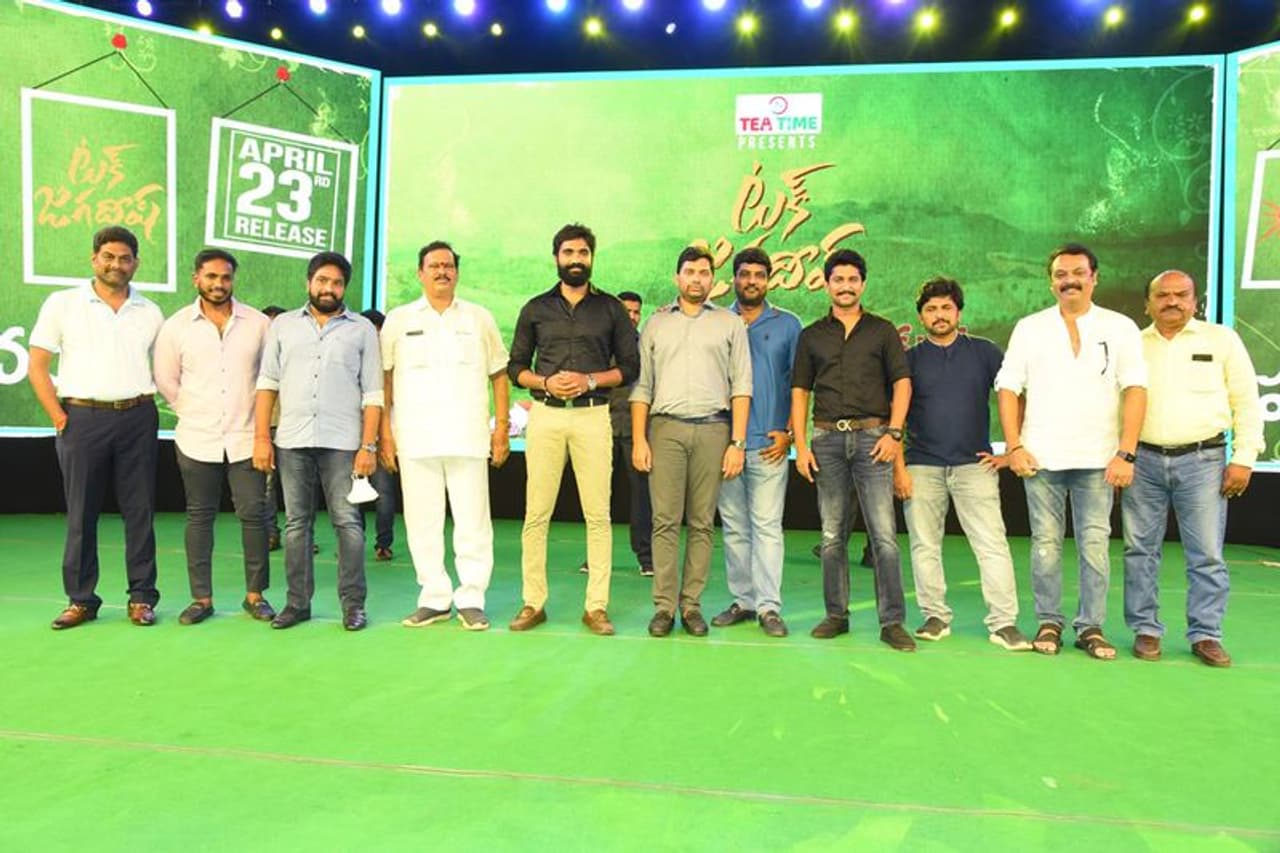 నాని, రీతూ వర్మ, ఐశ్వర్యా రాజేష్ హీరోహీరోయిన్లుగా నటిస్తున్న ఈ చిత్రానికి శివ నిర్వాణ దర్శకత్వం వహించారు. షైన్ స్క్రీన్స్ బ్యానర్పై సాహు గారపాటి, హరీష్ పెద్ది సంయుక్తంగా నిర్మిస్తున్నారు. 'నిన్నుకోరి' వంటి బ్లాక్బస్టర్ మూవీ తర్వాత నాని, శివ నిర్వాణ కాంబినేషన్లో అన్ని రకాల కమర్షియల్ ఎలిమెంట్స్తో ఫ్యామిలీ ఎంటర్టైనర్గా ఈ చిత్రం రూపొందుతోంది. నాని, రీతూ వర్మ, ఐశ్వర్యా రాజేష్ హీరోహీరోయిన్లుగా నటిస్తున్న ఈ చిత్రానికి శివ నిర్వాణ దర్శకత్వం వహించారు. షైన్ స్క్రీన్స్ బ్యానర్పై సాహు గారపాటి, హరీష్ పెద్ది సంయుక్తంగా నిర్మిస్తున్నారు. 'నిన్నుకోరి' వంటి బ్లాక్బస్టర్ మూవీ తర్వాత నాని, శివ నిర్వాణ కాంబినేషన్లో అన్ని రకాల కమర్షియల్ ఎలిమెంట్స్తో ఫ్యామిలీ ఎంటర్టైనర్గా ఈ చిత్రం రూపొందుతోంది.