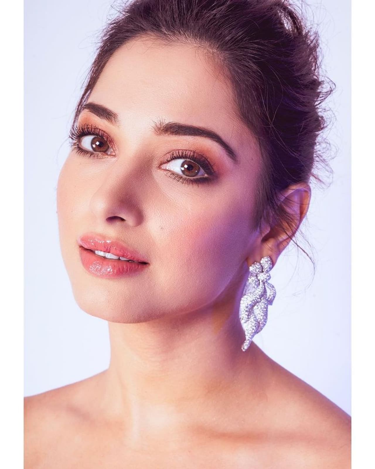 శనివారం రాత్రి ముంబయిలో 66వ ఫిల్మ్ ఫేర్‌ అవార్డుల వేడుక జరిగింది.ఇందులో అనేక మంది సెలబ్రిటీలు పాల్గొన్నారు. ఇందులో రెడ్‌కార్పెట్‌పై తమన్నా వాక్‌ చేసింది.