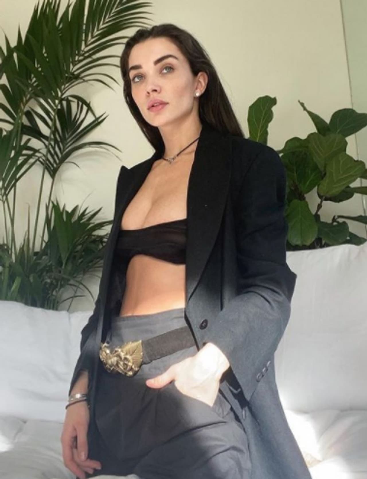 <p>நடிகை எமி ஜாக்சன், இயக்குனர் ஏ.எல். விஜய் இயக்கத்தில் வெளியான ’மதராச பட்டணம்’ திரைப்படம் மூலம் அறிமுகமானவர். அதன் பின்னர் விஜய்யின் 'தெறி' தனுஷின் 'விஐபி' உள்பட பல வெற்றிப் படங்களில் நடித்துள்ளார்.&nbsp;</p>