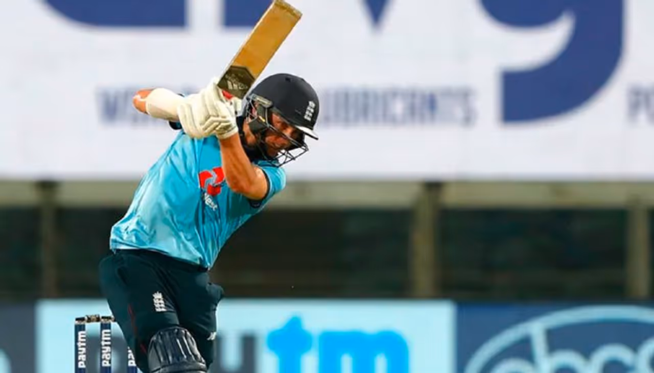 <p>257 పరుగులకే 8 వికెట్లు కోల్పోయిన ఇంగ్లాండ్... ప్రత్యర్థి జట్టుకి విజయానికి ఇంకా 73 పరుగులు కావాలి. భారత జట్టు గెలవాలంటే రెండు వికెట్లు తీస్తే చాలు... భారత జట్టు ఈజీగా గెలుస్తుందని అనుకున్నారంతా. ప్రత్యర్థి జట్టు కూడా విజయంపై ఆశలు వదిలేసుకుంది కానీ సామ్ కుర్రాన్ సెన్సేషనల్ ఇన్నింగ్స్లో అద్భుతమే చేశాడు... </p> <p>257 పరుగులకే 8 వికెట్లు కోల్పోయిన ఇంగ్లాండ్... ప్రత్యర్థి జట్టుకి విజయానికి ఇంకా 73 పరుగులు కావాలి. భారత జట్టు గెలవాలంటే రెండు వికెట్లు తీస్తే చాలు... భారత జట్టు ఈజీగా గెలుస్తుందని అనుకున్నారంతా. ప్రత్యర్థి జట్టు కూడా విజయంపై ఆశలు వదిలేసుకుంది కానీ సామ్ కుర్రాన్ సెన్సేషనల్ ఇన్నింగ్స్లో అద్భుతమే చేశాడు... </p>