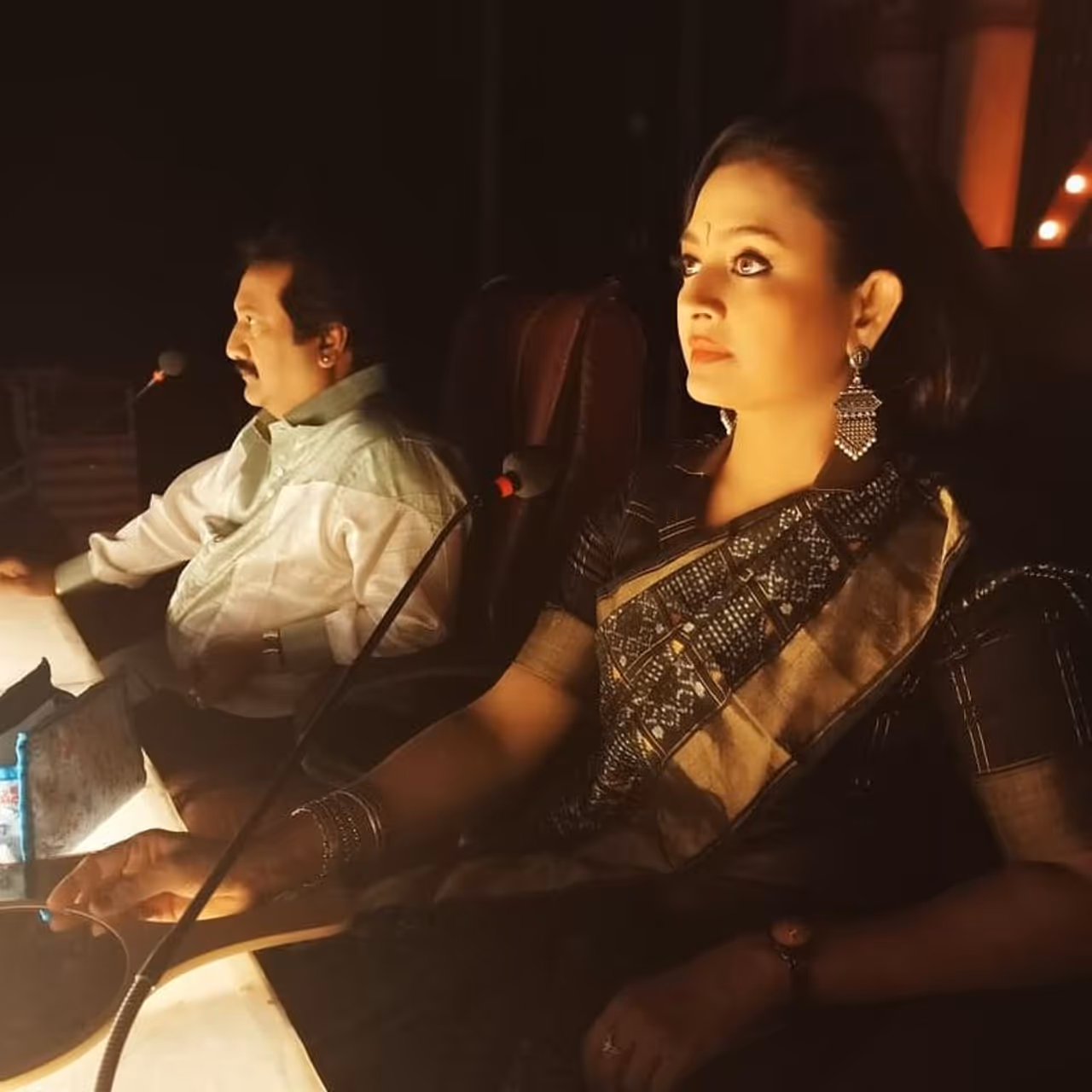 ఇక జబర్ధస్త్ అంటే ముందుగా గుర్తుకు వచ్చేది నాగబాబు, రోజా, అనసూయ, రష్మీ. యాంకర్స్ అనసూయ, రష్మీ జబర్ధస్త్ షో వలన సూపర్ పాపులర్ కాగా, బుల్లితెరపై నటులుగా వెలిగిపోతున్నారు. ఇక జబర్ధస్త్ జడ్జ్ ల గురించి చెప్పాలంటే నాగబాబు ,రోజాలది సూపర్ జోడి.