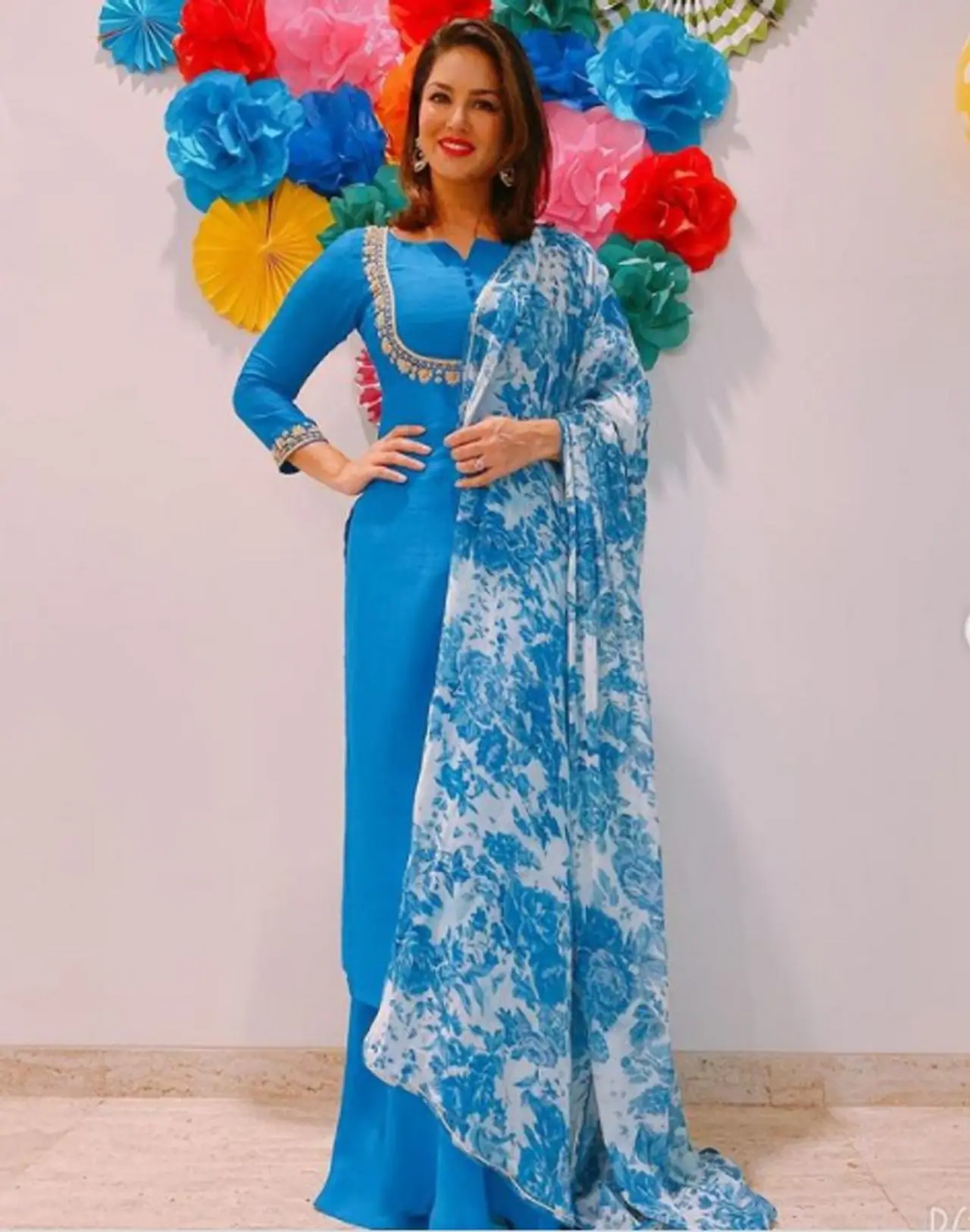 <p>ಬಾಲಿವುಡ್ ನಟಿ ಸನ್ನಿ ಲಿಯೋನ್ ಫ್ಯಾಮಿಲಿ ಜೊತೆ ಹೋಳಿ ಆಚರಿಸಿದ್ದಾರೆ.</p>