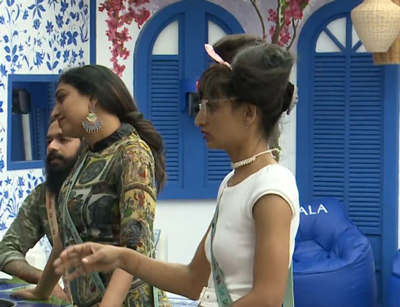 <p>കട്ടൻകാപ്പിയിലിട്ടു കുടിക്കാൻ അല്പം പഞ്ചസാര തരുമോയെന്ന് റിതു ചോദിക്കുന്നതാണ് ആദ്യം കണ്ടത്.</p> <p>കട്ടൻകാപ്പിയിലിട്ടു കുടിക്കാൻ അല്പം പഞ്ചസാര തരുമോയെന്ന് റിതു ചോദിക്കുന്നതാണ് ആദ്യം കണ്ടത്.</p>