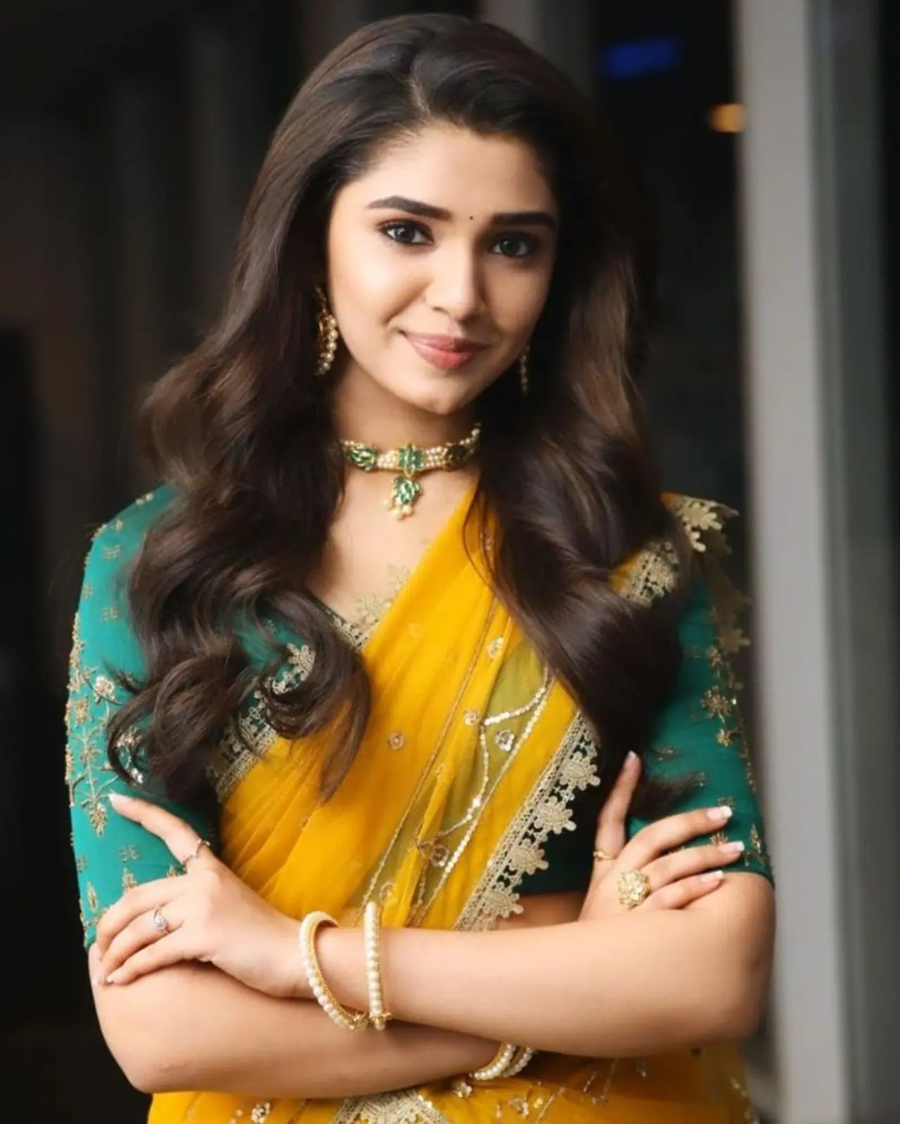 నాని సరసన శ్యామ్ సింగరాయ్ మూవీలో నటిస్తున్న కృతి శెట్టి, మోహన కృష్ణ ఇంద్రగంటి తెరకెక్కిస్తున్న 'ఆ అమ్మాయి గురించి మీకు చెప్పాలి' మూవీలో సుధీర్ కి జంటగా నటిస్తున్నారు.