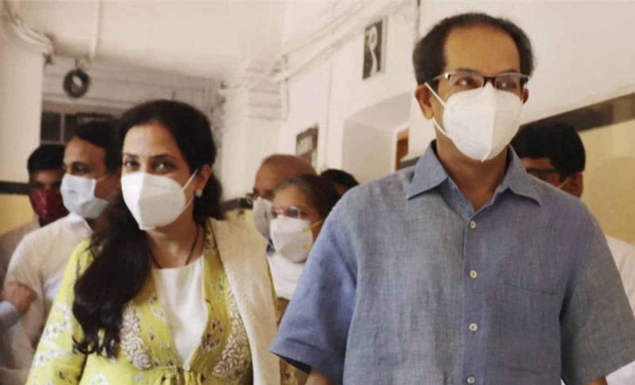 <p>Maharashtra Cabinet meeting is scheduled to be held at 3 pm today through video conferencing to review Covid situation as the state continues to report the highest number of daily cases in the country. The state reported 49,447 new Covid cases and 277 deaths in the last 24 hours. The Covid 19 death toll mounted to 55,656.</p> <p>Maharashtra Cabinet meeting is scheduled to be held at 3 pm today through video conferencing to review Covid situation as the state continues to report the highest number of daily cases in the country. The state reported 49,447 new Covid cases and 277 deaths in the last 24 hours. The Covid 19 death toll mounted to 55,656.</p>