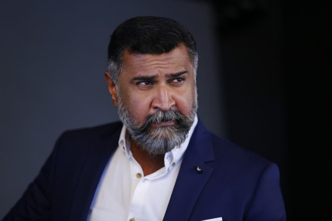 <p>தமிழ், தெலுங்கு உள்ளிட்ட தென்னிந்திய மொழிகளில் தரமான கதாபாத்திரங்கங்களை தேர்வு செய்து நடித்து, அசத்தி வருபவன் ஆதித்யா மேனன்.<br /> </p> <p>தமிழ், தெலுங்கு உள்ளிட்ட தென்னிந்திய மொழிகளில் தரமான கதாபாத்திரங்கங்களை தேர்வு செய்து நடித்து, அசத்தி வருபவன் ஆதித்யா மேனன்.<br /> </p>